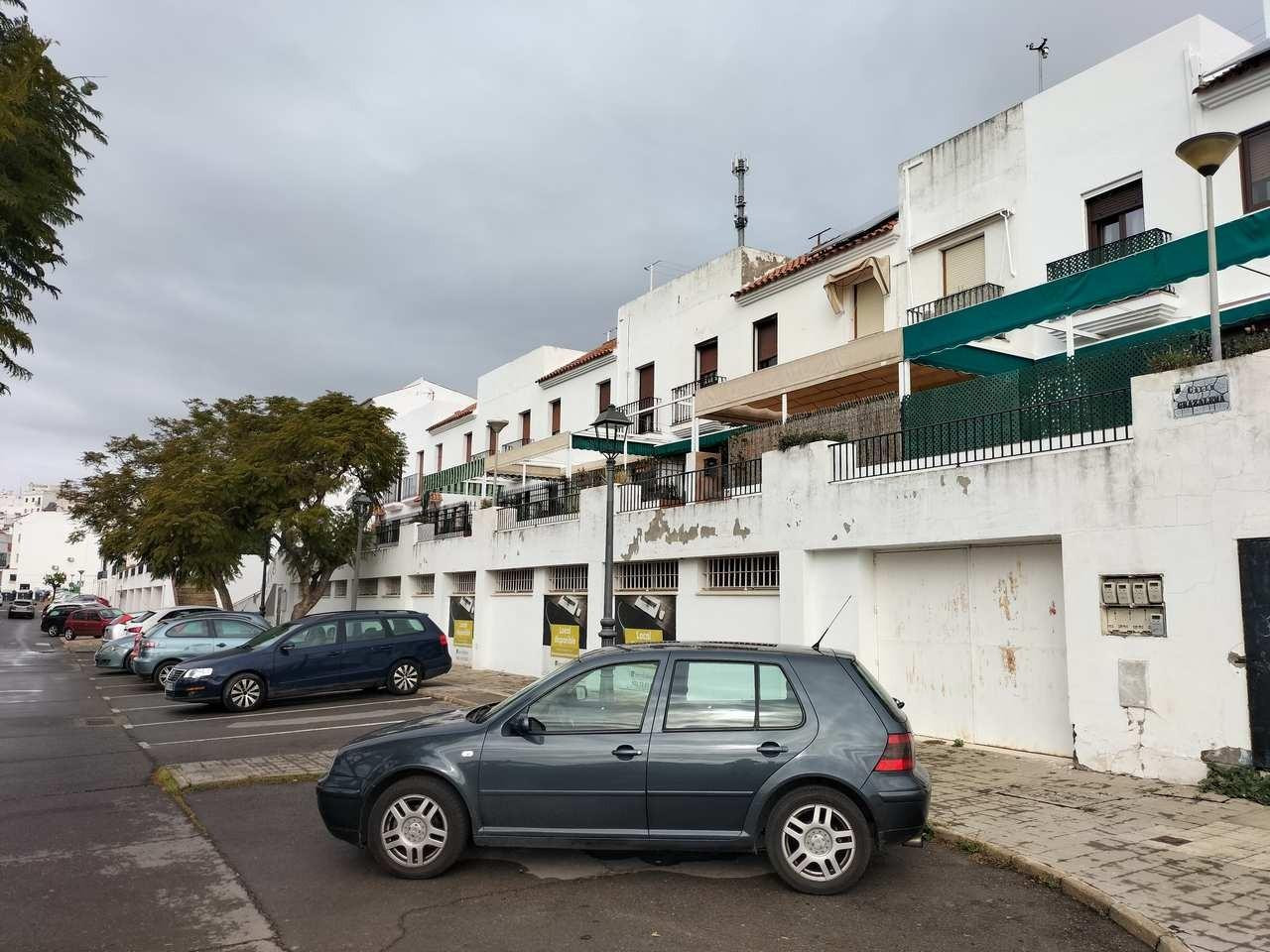 Local de amplia superficie en planta baja y planta -1 - foto 2