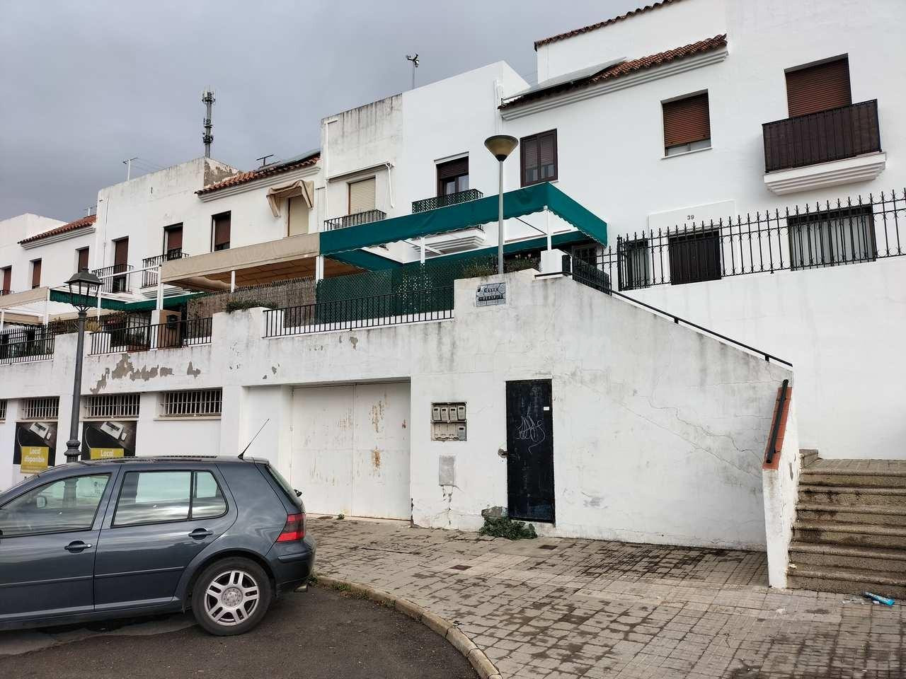 Local de amplia superficie en planta baja y planta -1 - foto 3