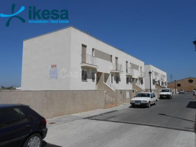 VENTA DE CASA ADOSADA EN LA PALMA DEL CONDADO.