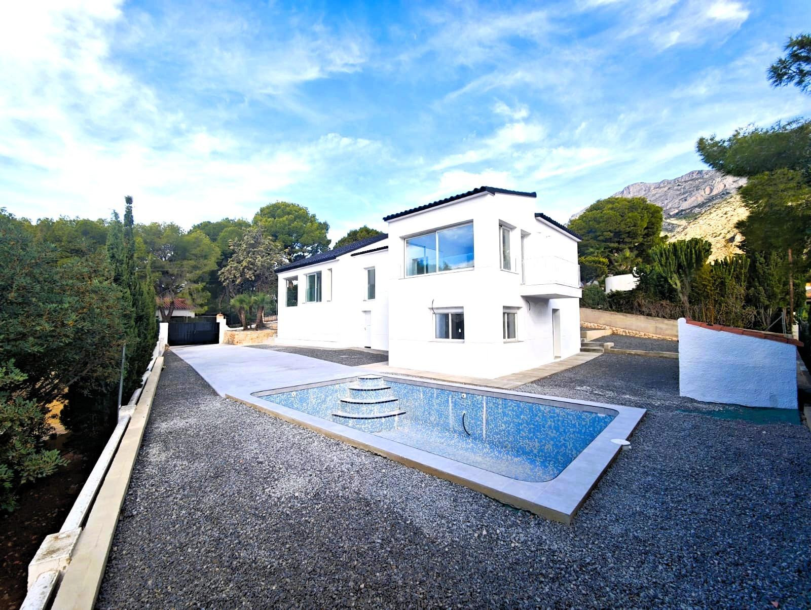 Espectacular Chalet Reformado en Altea la Vella - ¡Tu Refugio Ideal!