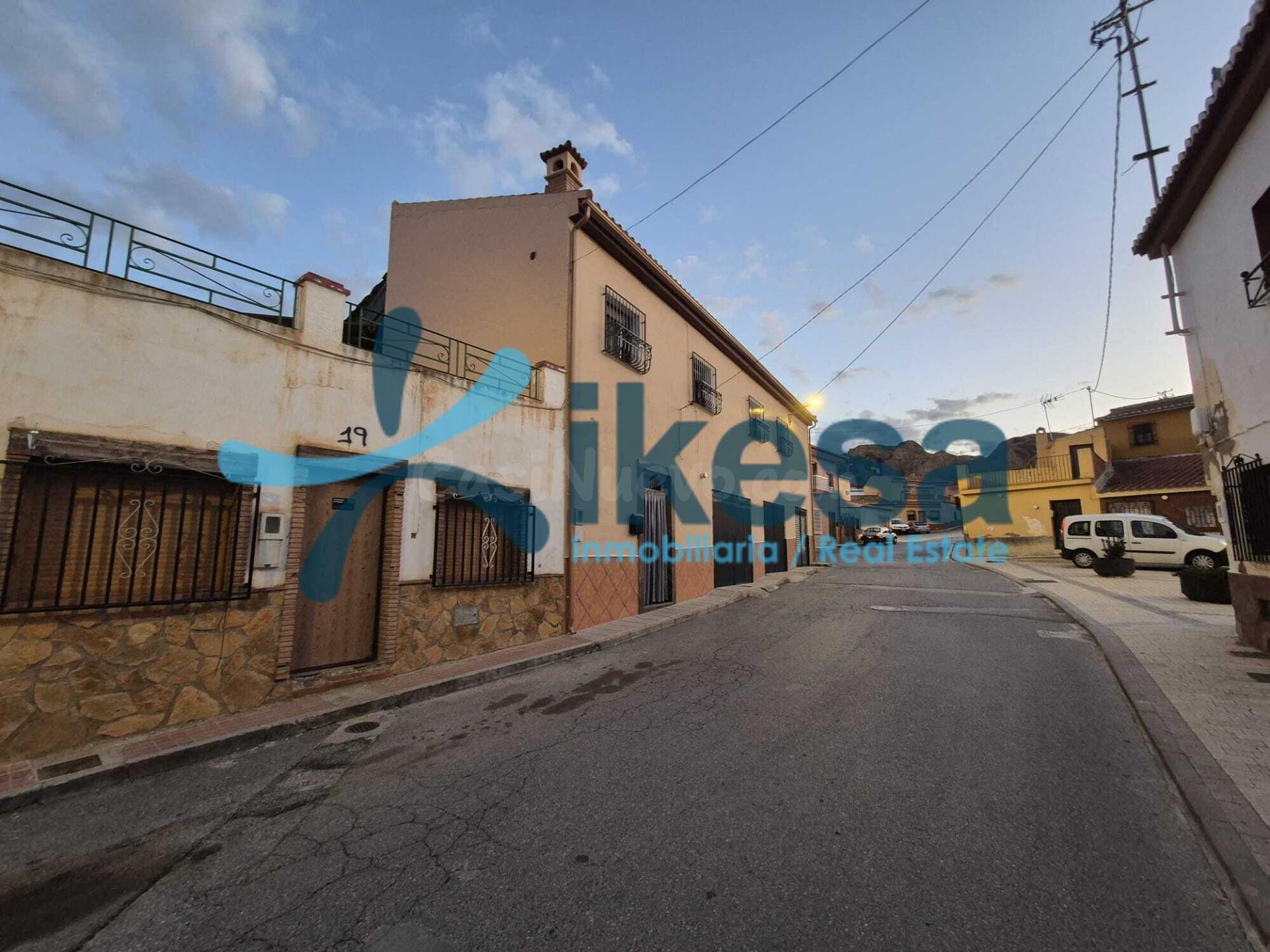 VENTA DE CASA EN GUADIX (GRANADA) - foto 2