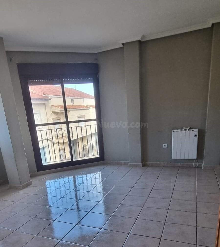 Piso de dos dormitorios y dos baños - foto 2