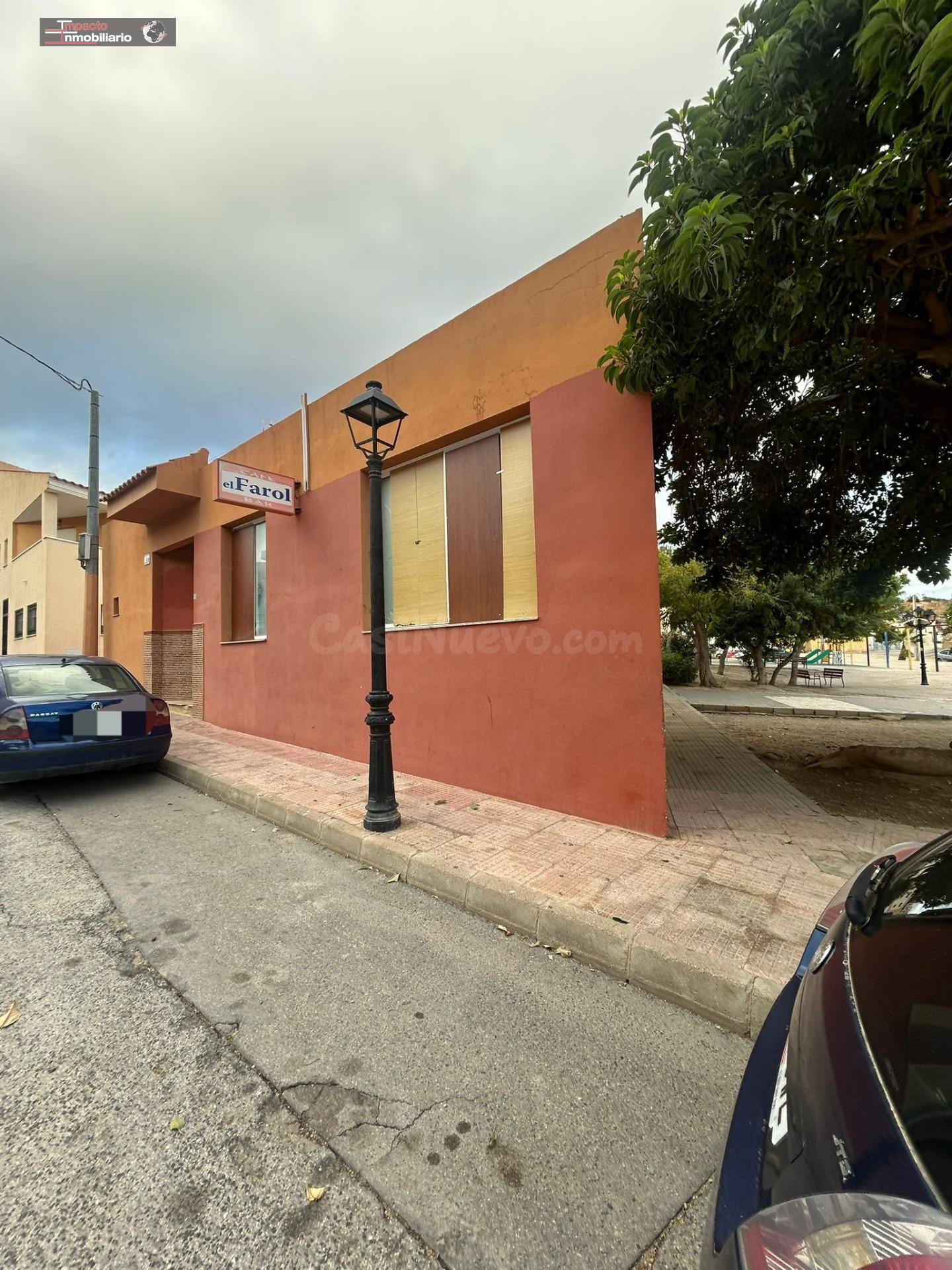 LOCAL COMERCIAL, ADAPTADO COMO BAR, HACE ESQUINA, CUEVAS DE  - foto 2