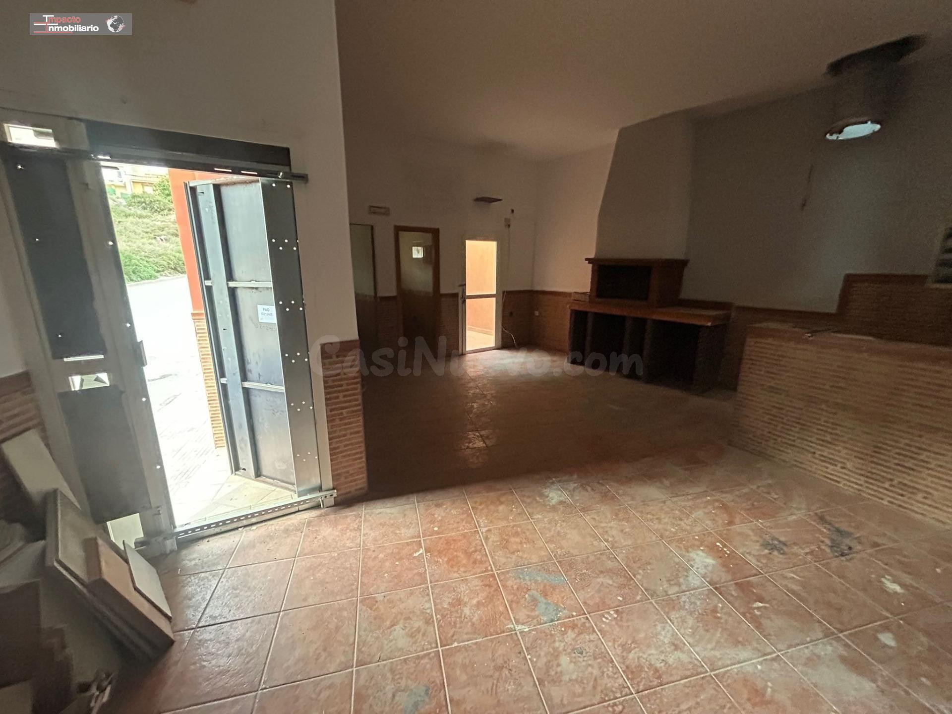 LOCAL COMERCIAL, ADAPTADO COMO BAR, HACE ESQUINA, CUEVAS DE  - foto 4