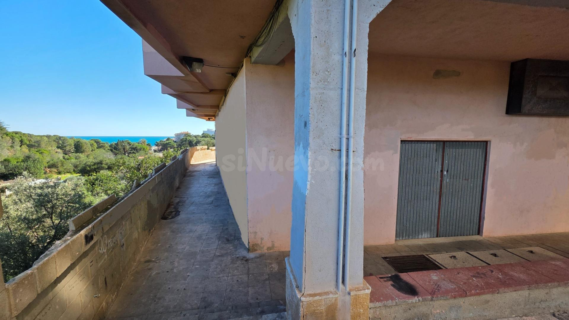 Gran oportunidad! Local con vistas al mar, ideal para transformar en apartamentos