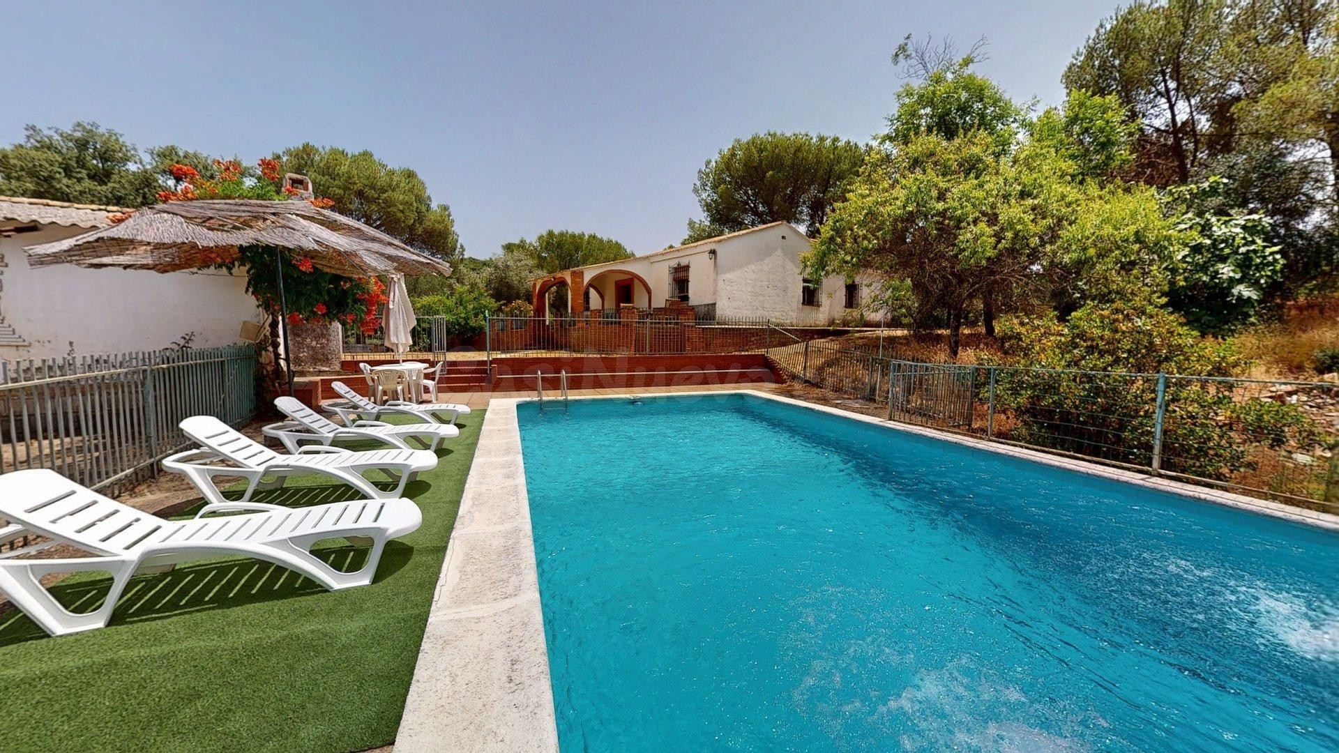 MAGNIFICA FINCA DE 25.000 METROS CUADRADOS, EN PLENA SIERRA DE CORDOBA. CON UNA CASA DE 4 DORMITOIROS, CON PISCINA