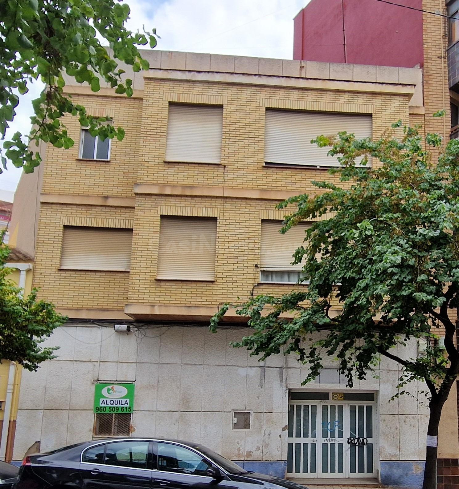EDIFICIO DE 497M2 CON PB + 2 ALTURAS+TERRAZA