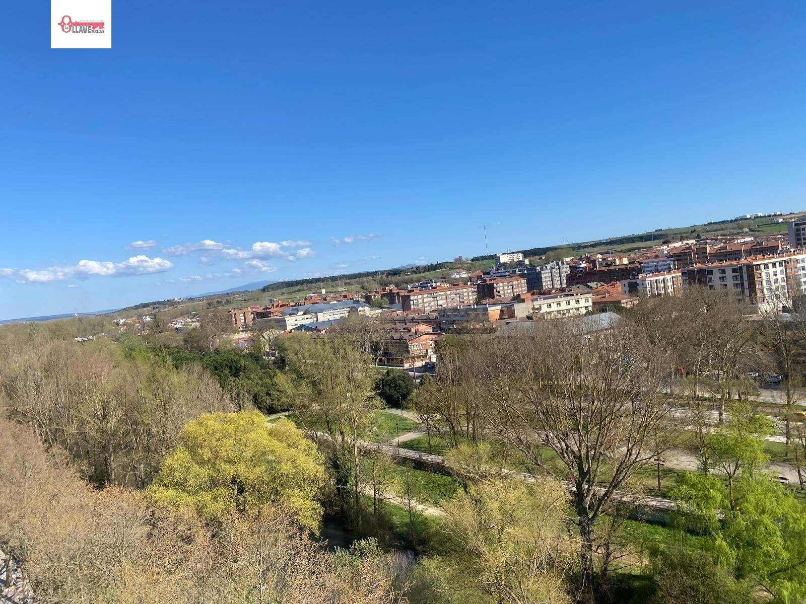 En Burgos. Avda. Arlanzón. Espectacular piso de cuatro dormitorios. Orientación sur