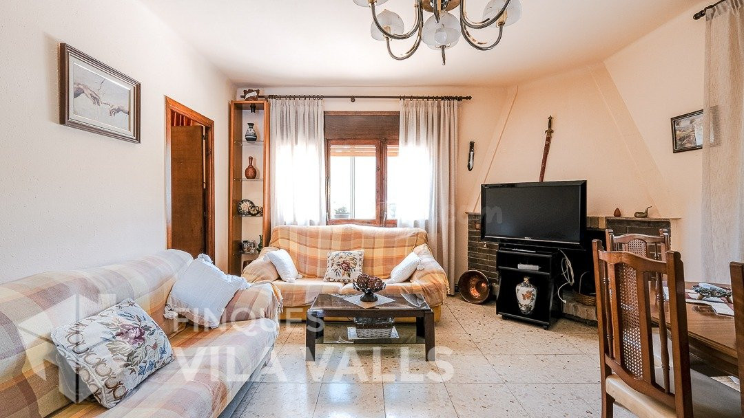 CHALET DOBLE INDEPENDIENTE CON PISTA DE TENIS Y PISCINA! - foto 4