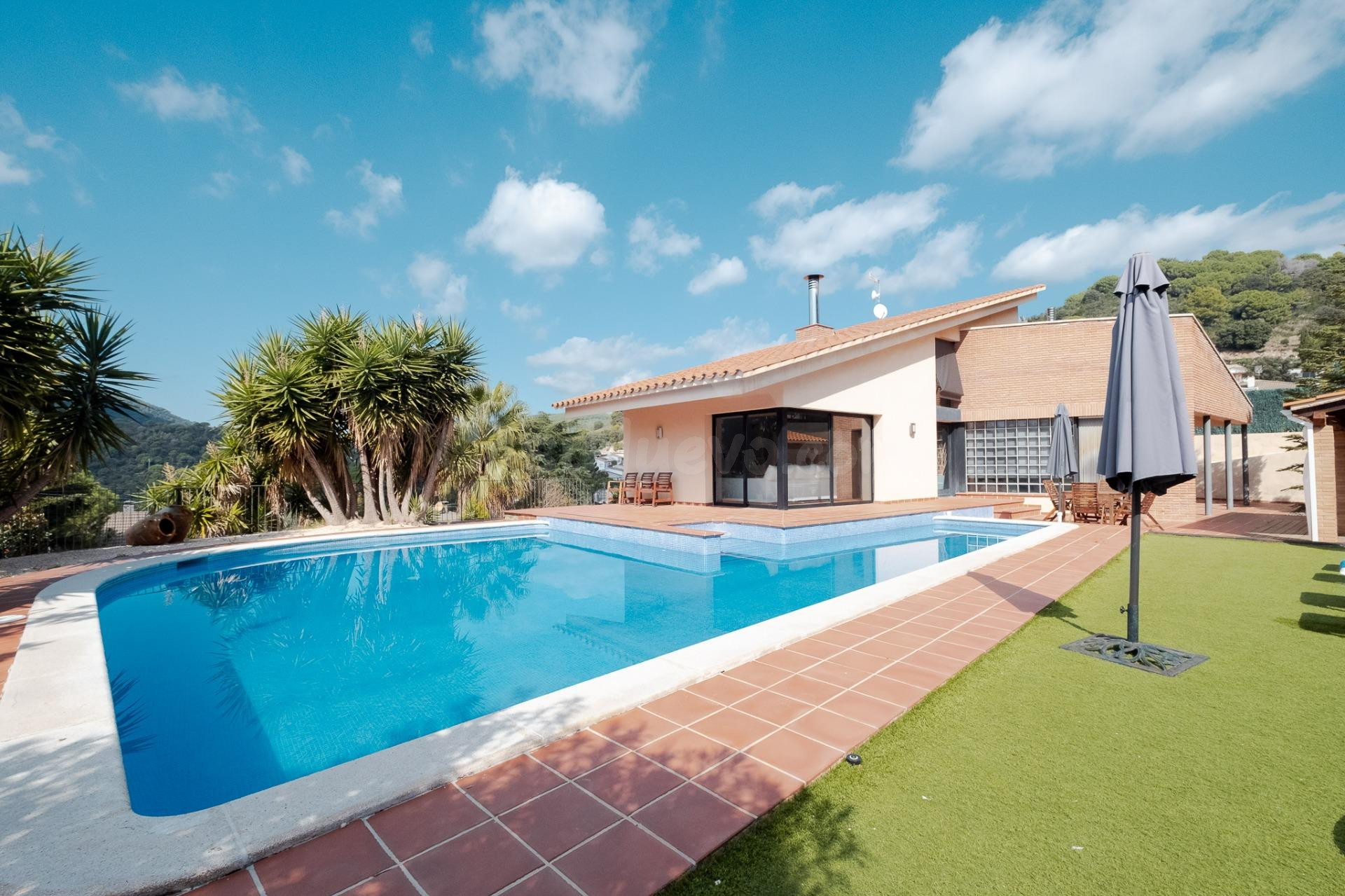 Casa con jardín, piscina y vistas a la montaÑ±a - foto 4