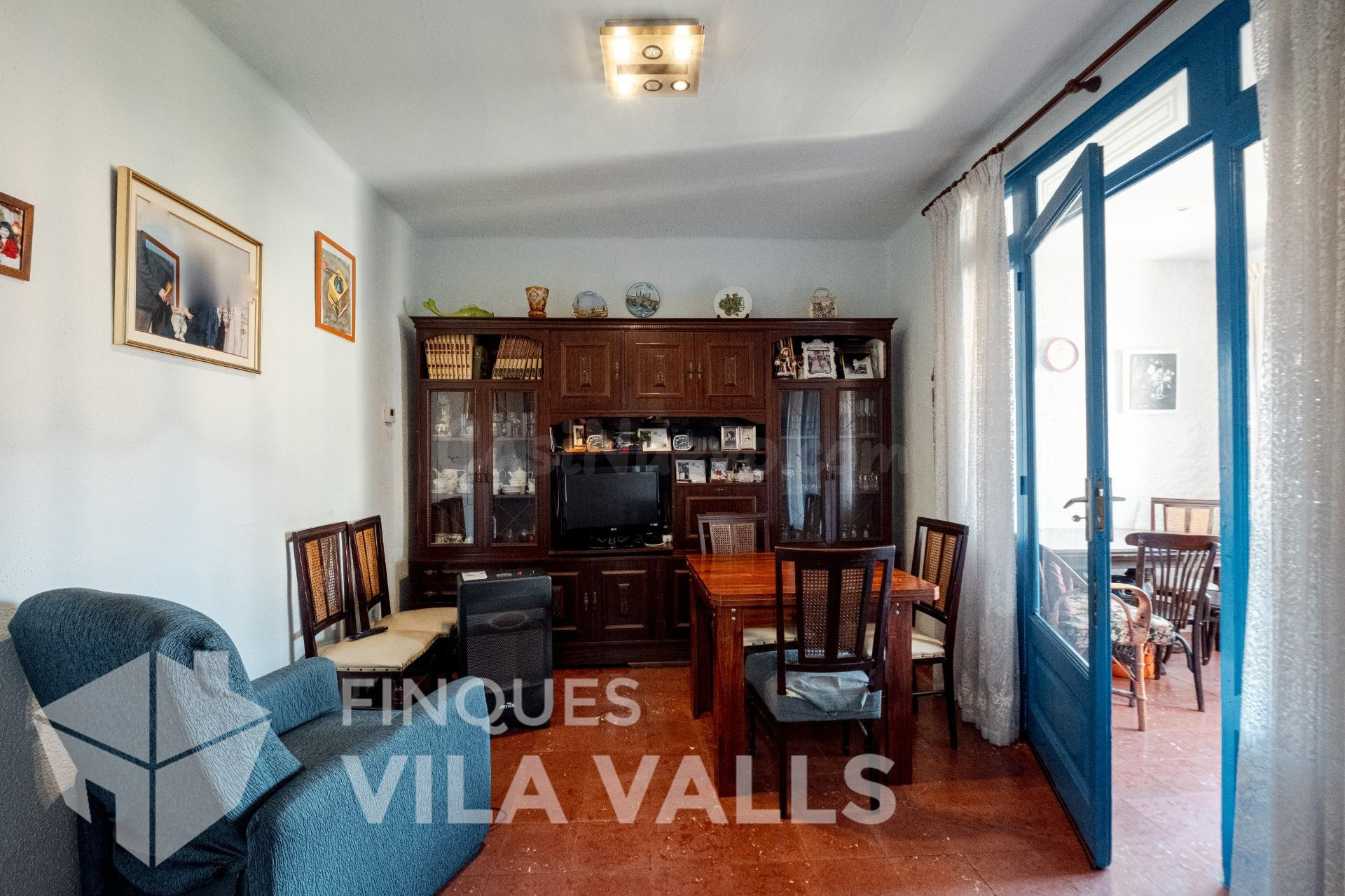 Casa de pueblo muy céntrica con gran local en semi-sótano - foto 2