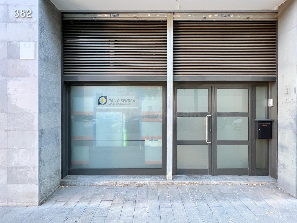 LOCAL COMERCIAL  Y PLAZA DE PARKING EN COVADONGA - foto 3