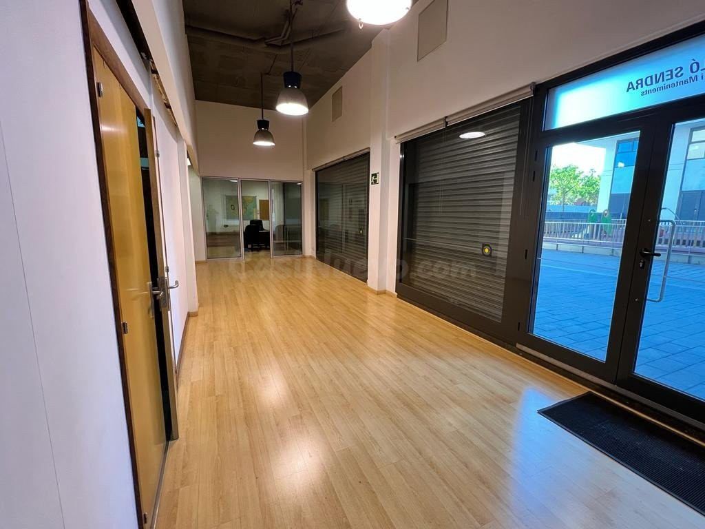 LOCAL COMERCIAL  Y PLAZA DE PARKING EN COVADONGA - foto 4