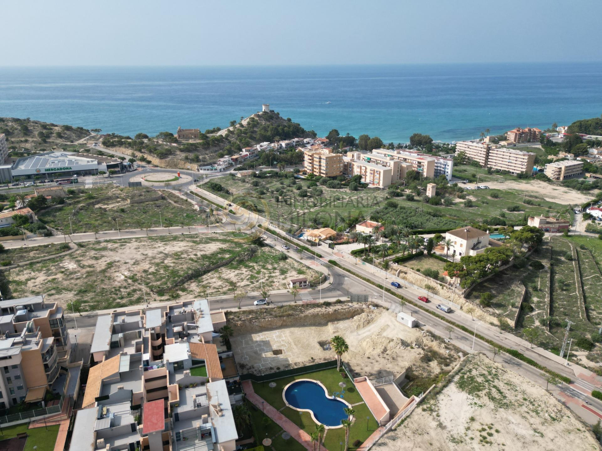 Promoción de viviendas de obra nueva con 2 y 3 dormitorios a 5 minutos de la Playa Paraíso en Villaj