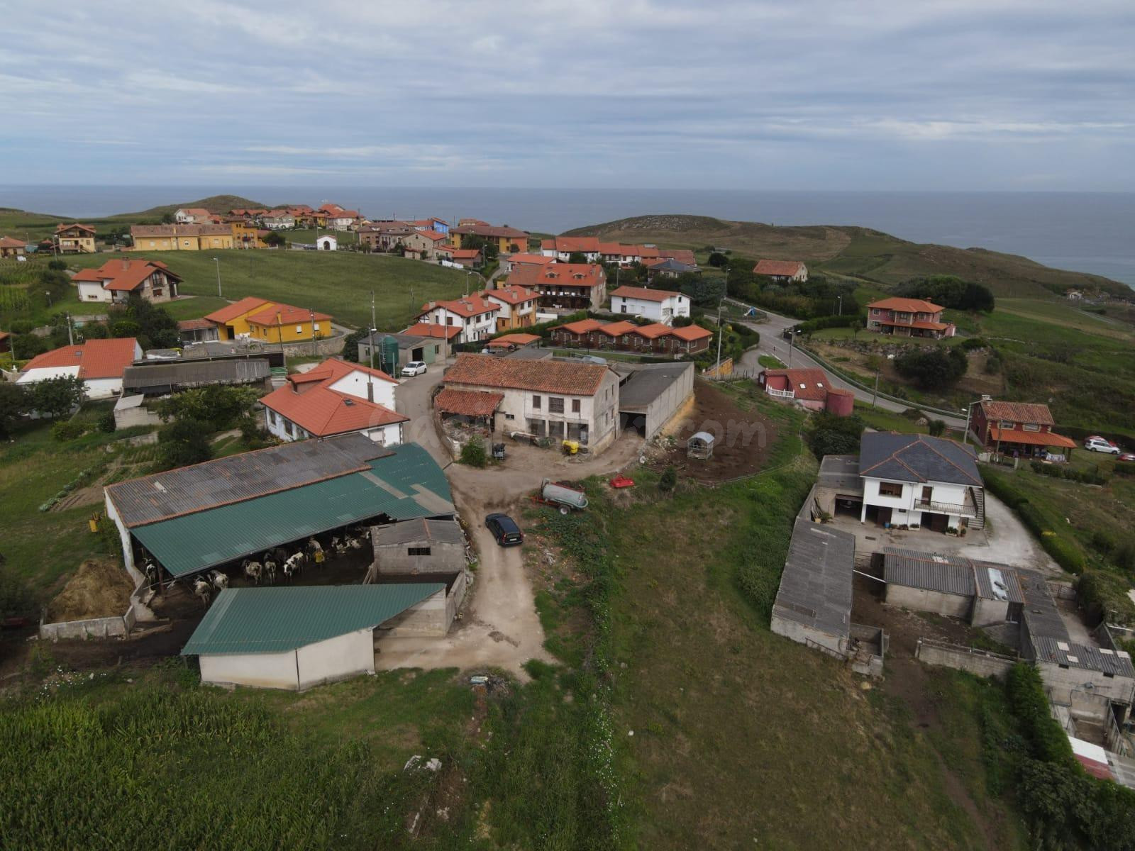 CASA PARA REHABILITAR CON VISTAS AL MAR Y MONTAÑA - foto 2