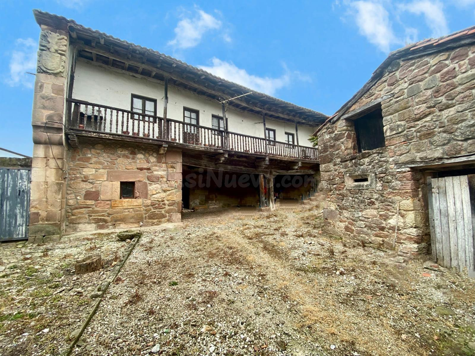 CASA MONTAÑESA CON JARDÍN EN SANTIBAÑEZ - foto 2