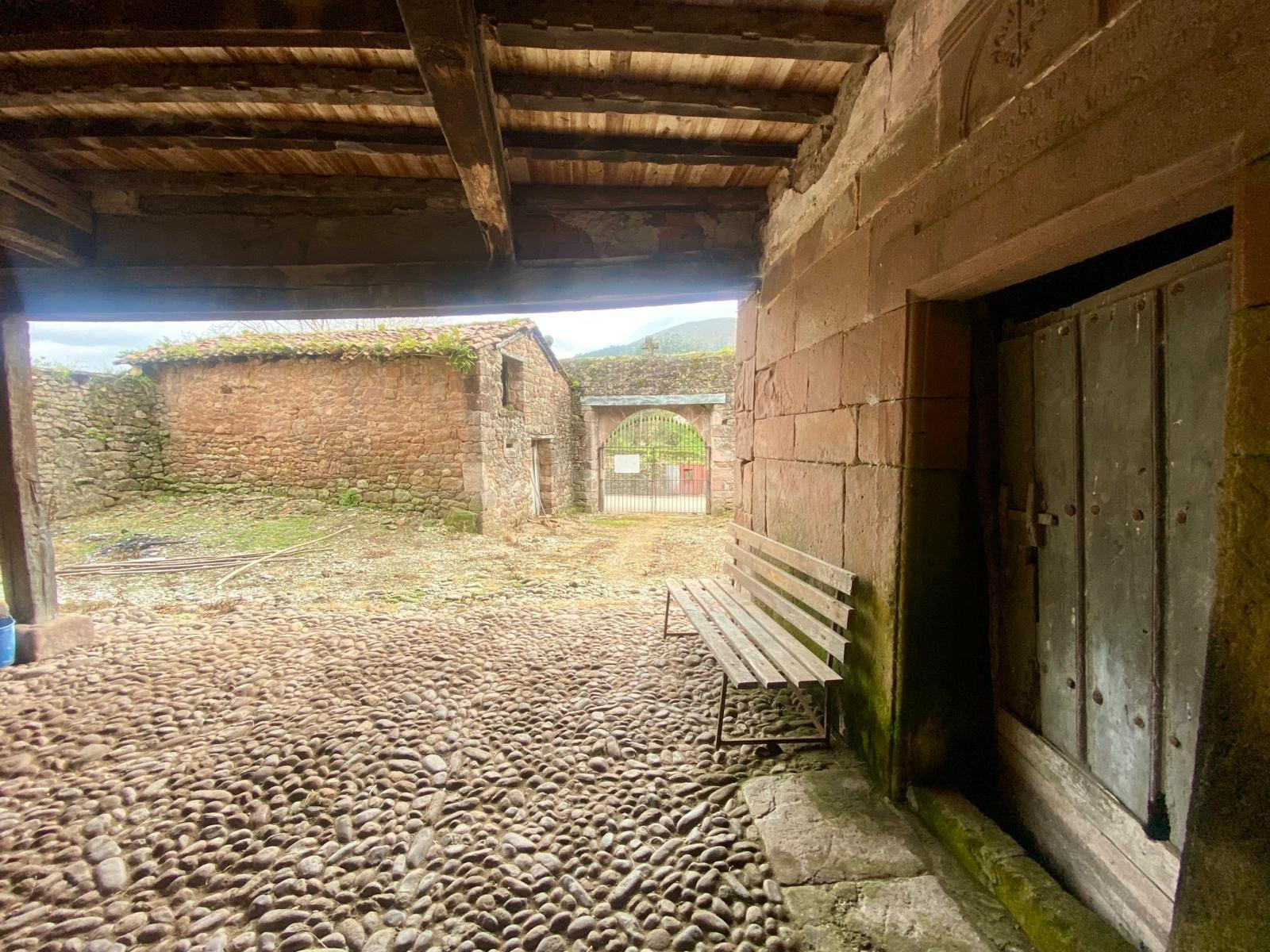 CASA MONTAÑESA CON JARDÍN EN SANTIBAÑEZ - foto 4