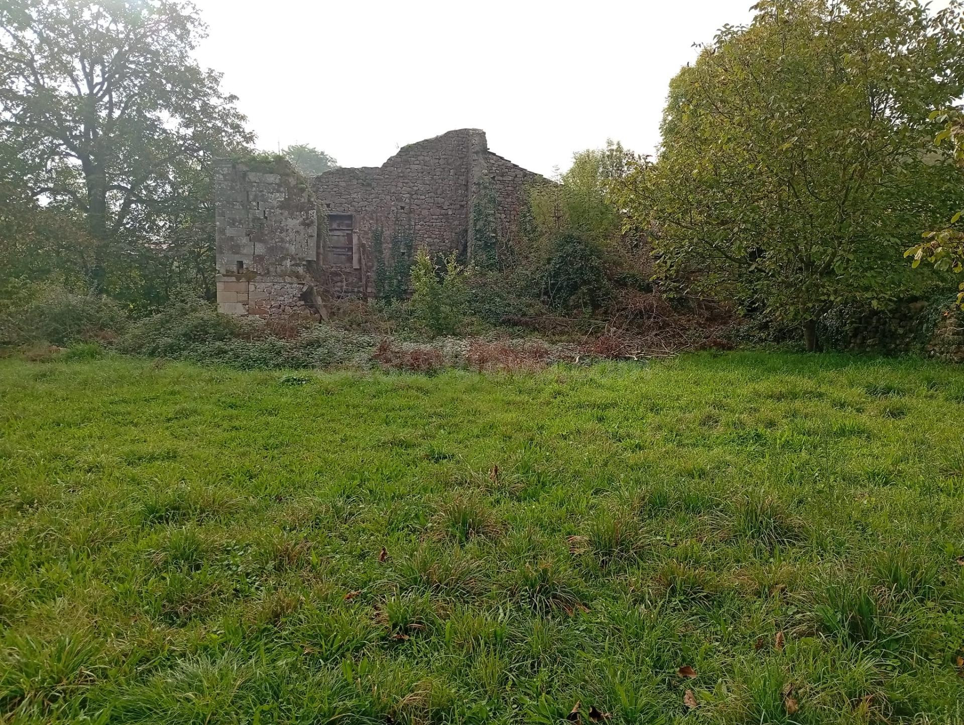TERRENO URBANO DE 2.200 M2 CON EDIFICACIÓN EN RUINA EN ARENA - foto 5
