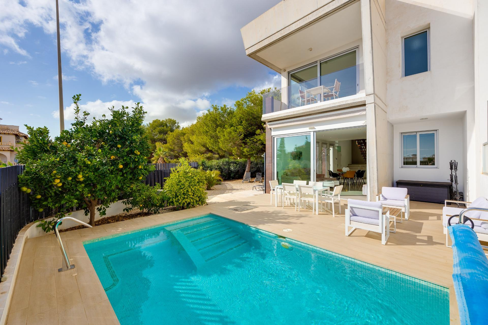ESTUPENDA VILLA 4 DOMITORIOS 3 BAÑOS 1 ASEO, PISCINA Y JARDIN PRIVADO, LOMAS DE CABO ROIG