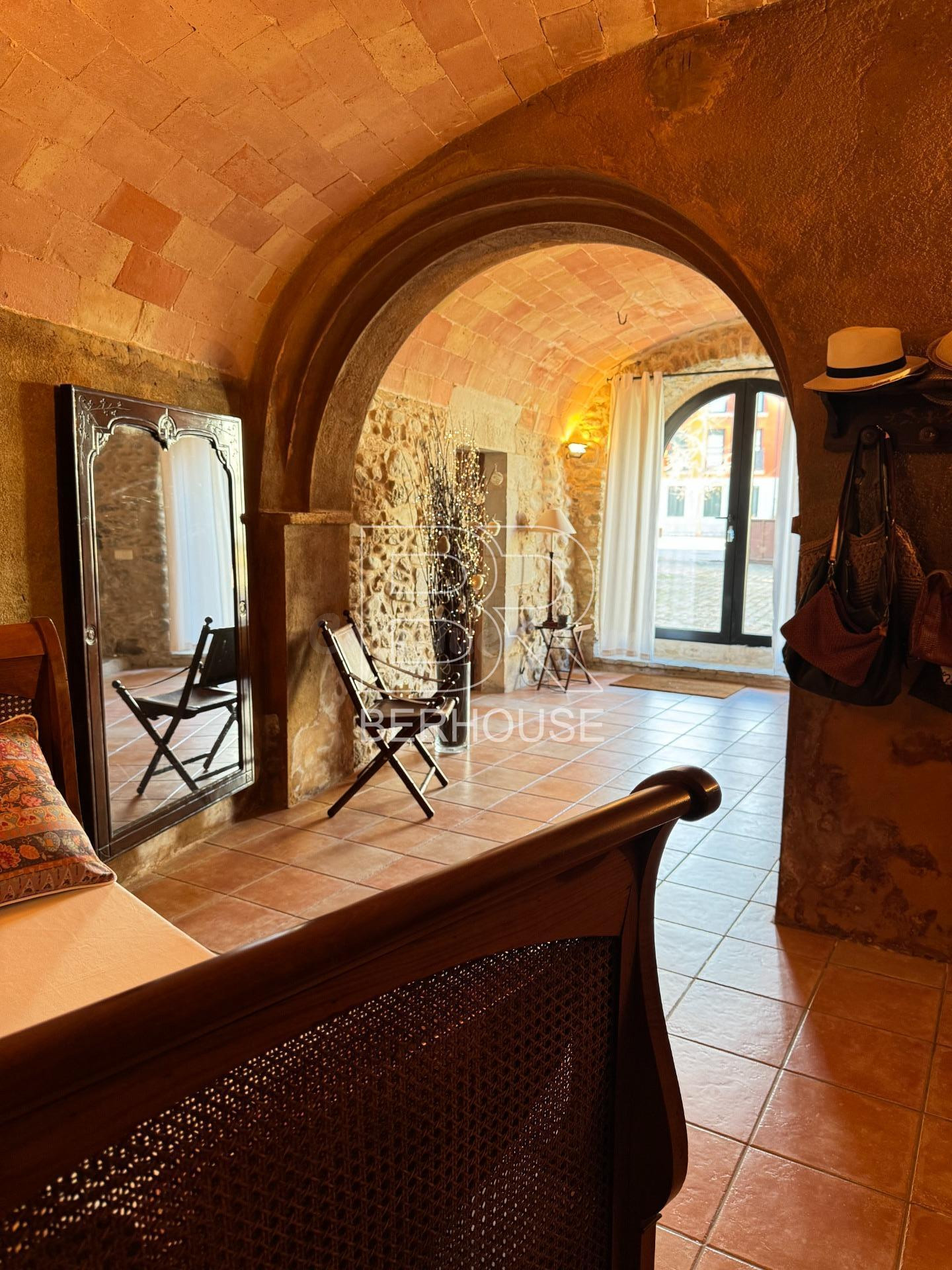 Masía con mucho encanto, situada en Bordils, Girona - foto 3