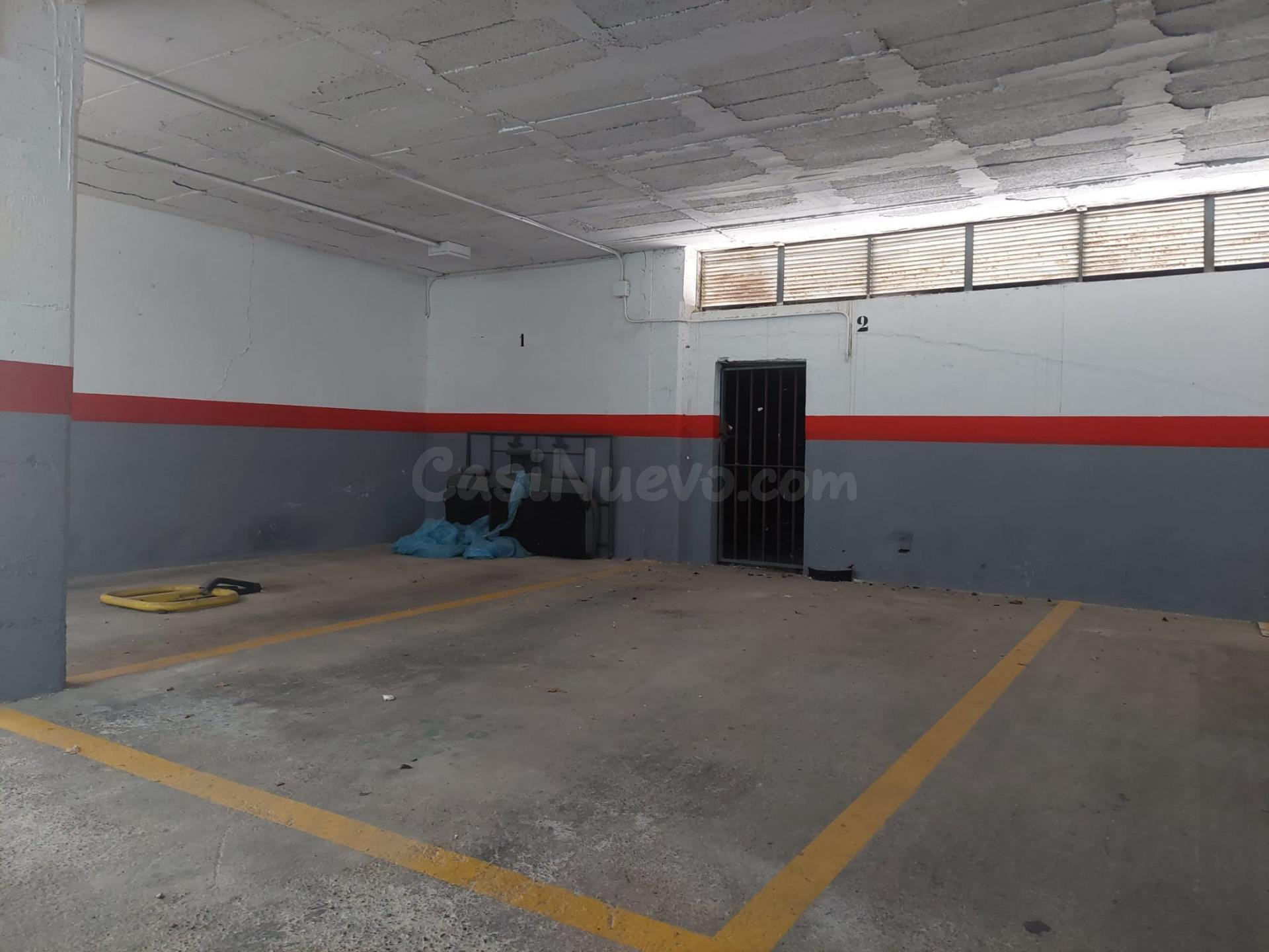 CALONGE: Se alquila plaza de parking para coche grande, en el centro a 50 ms. de Bankaixa