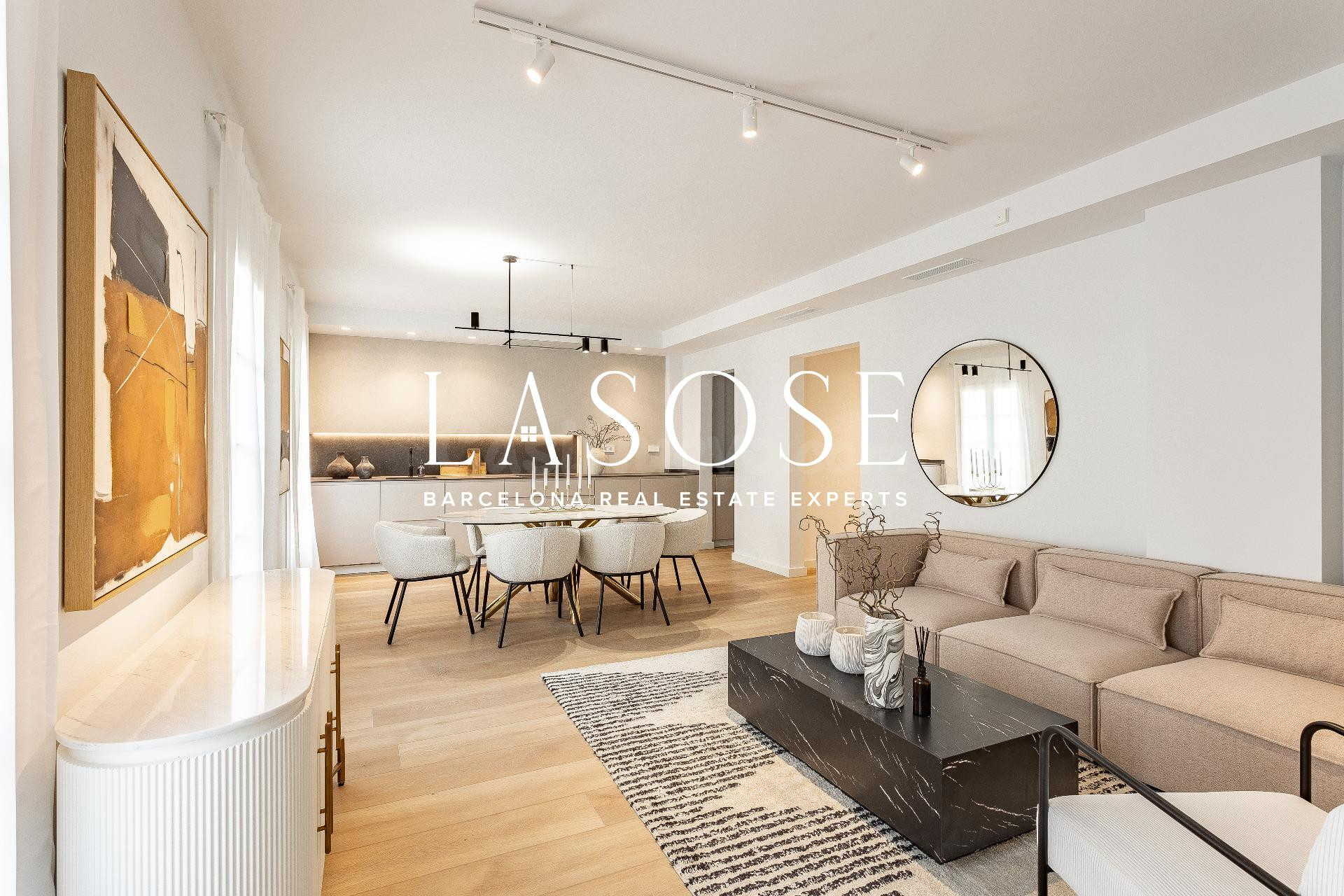 Exclusiva vivienda con piscina comunitaria en finca singular en el corazón de Barcelona