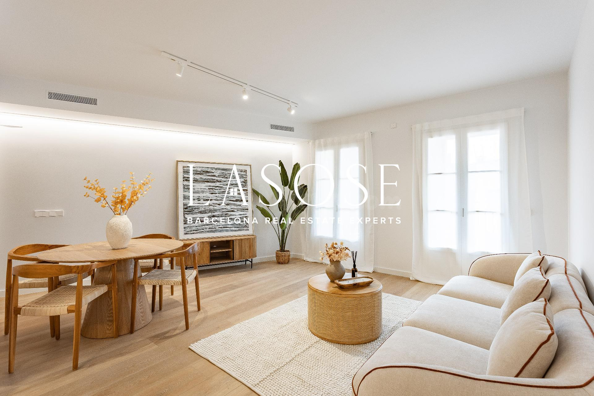 Exclusiva vivienda con piscina comunitaria en finca singular en el corazón de Barcelona