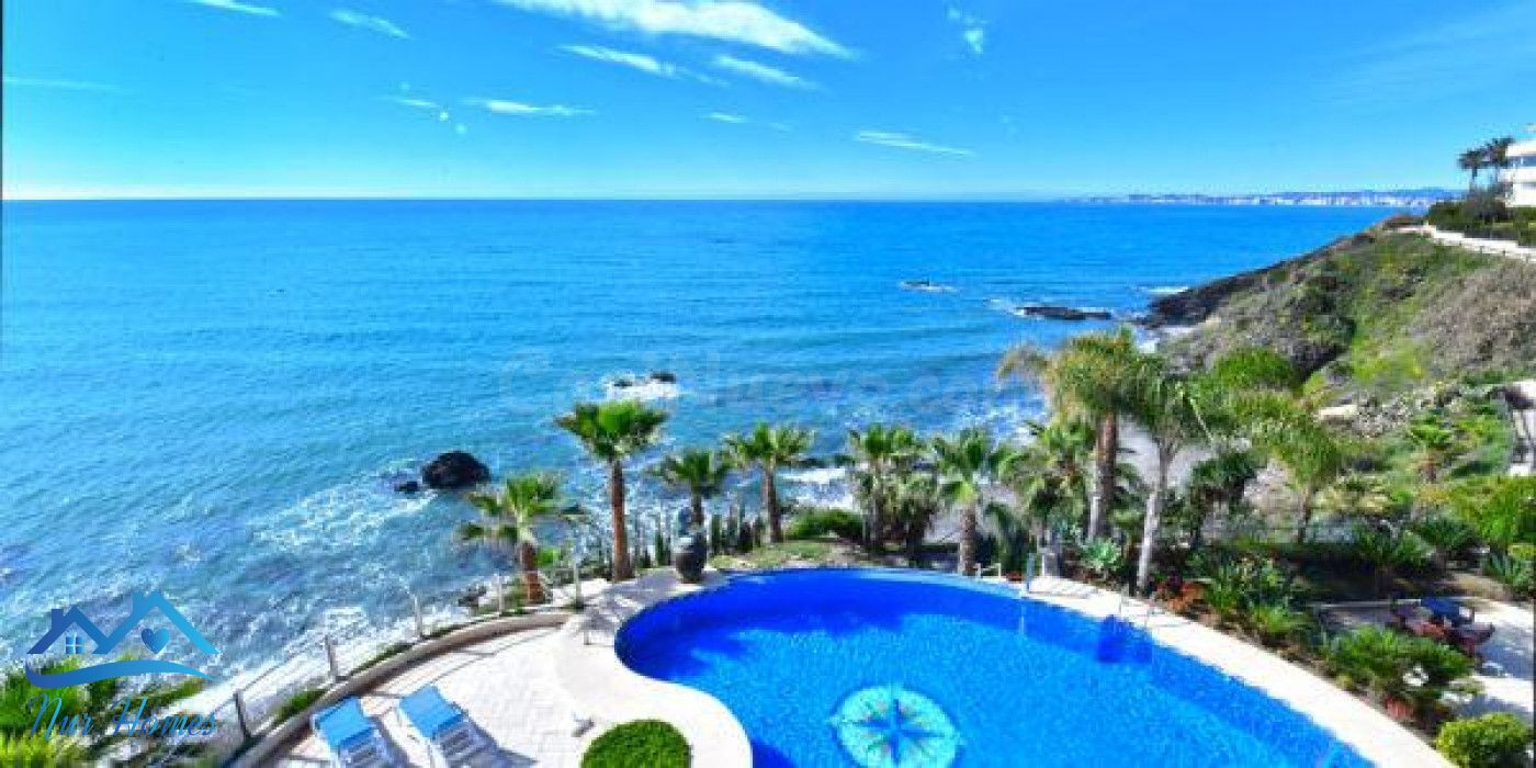APARTAMENTO DE LUJO EN 1ª LÍNEA DE MAR EN TORREQUEBRADA
