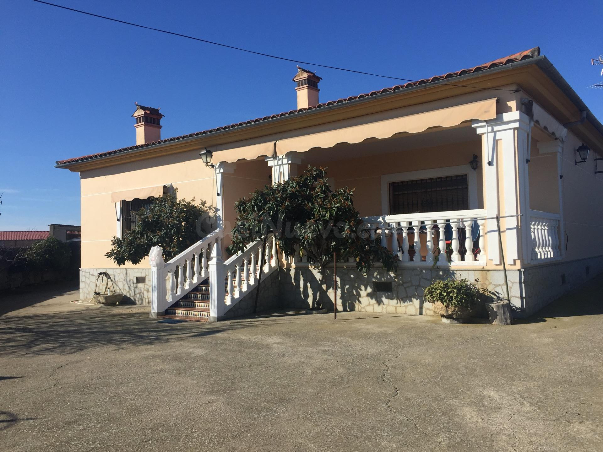 Chalet con 6500m de parcela en Torremocha