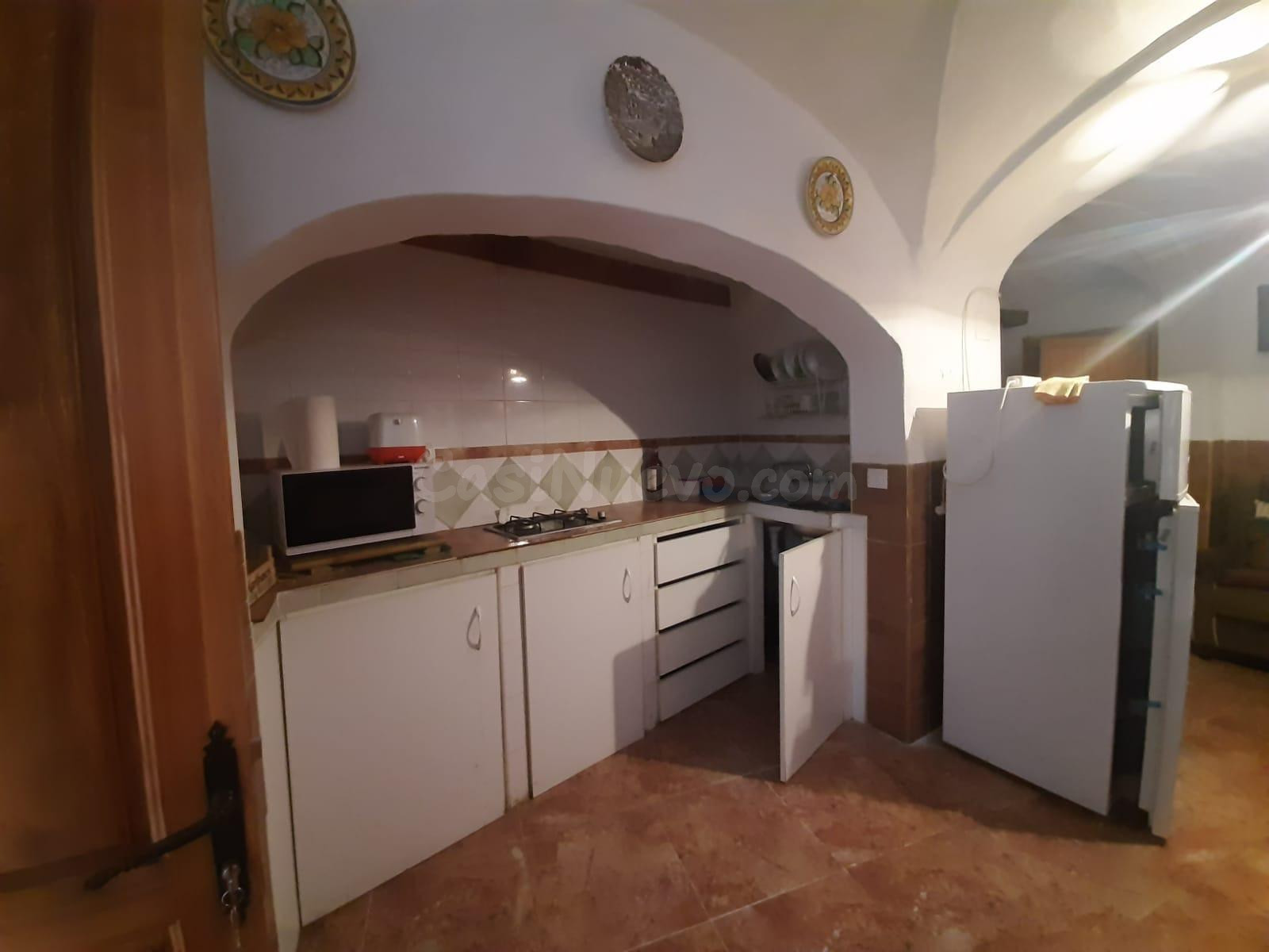 Casa esquinera en el centro de Aldea del Cano
