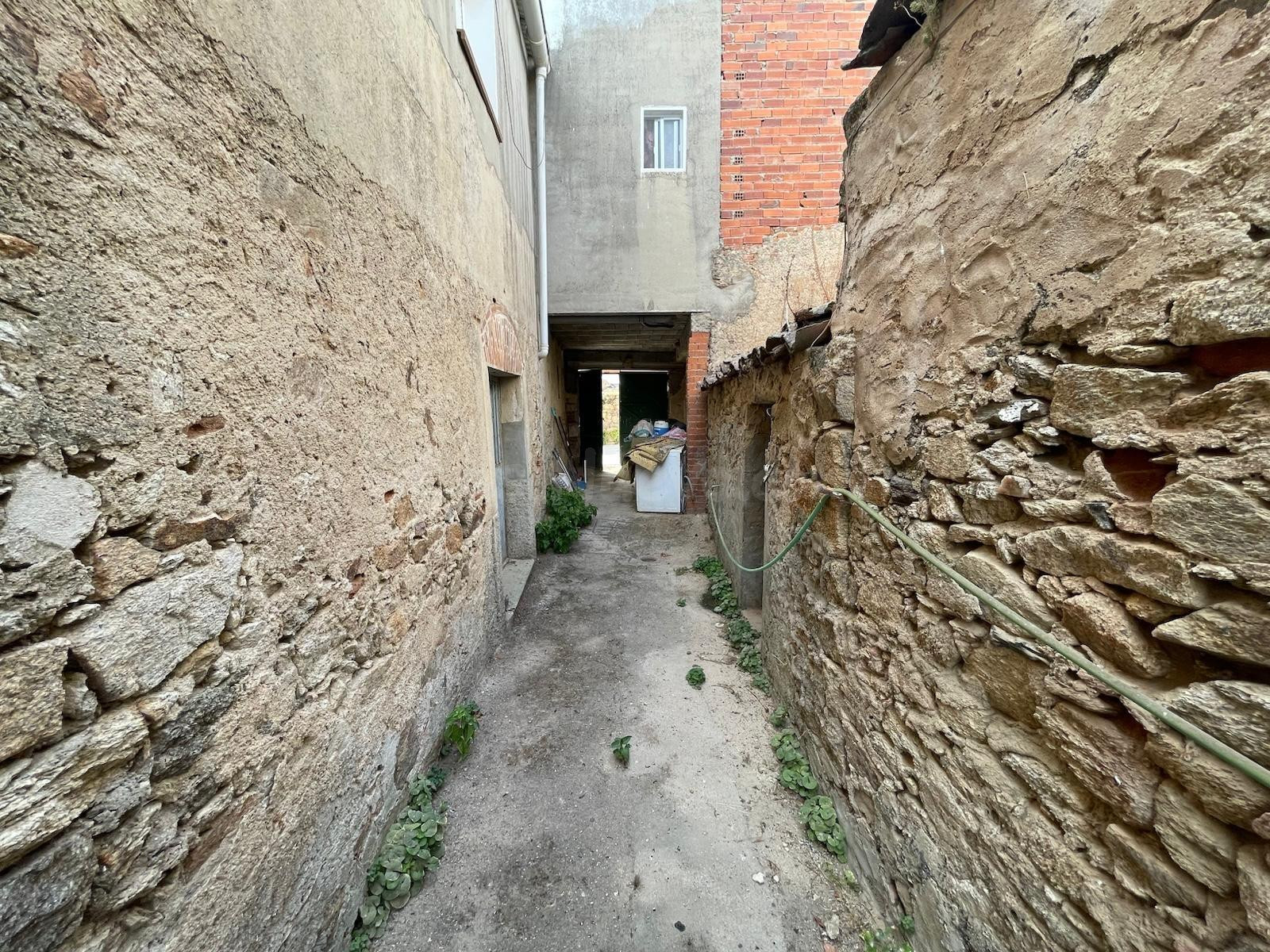 CASA CON PATIO EN TORRE DE SANTA MARIA - foto 4