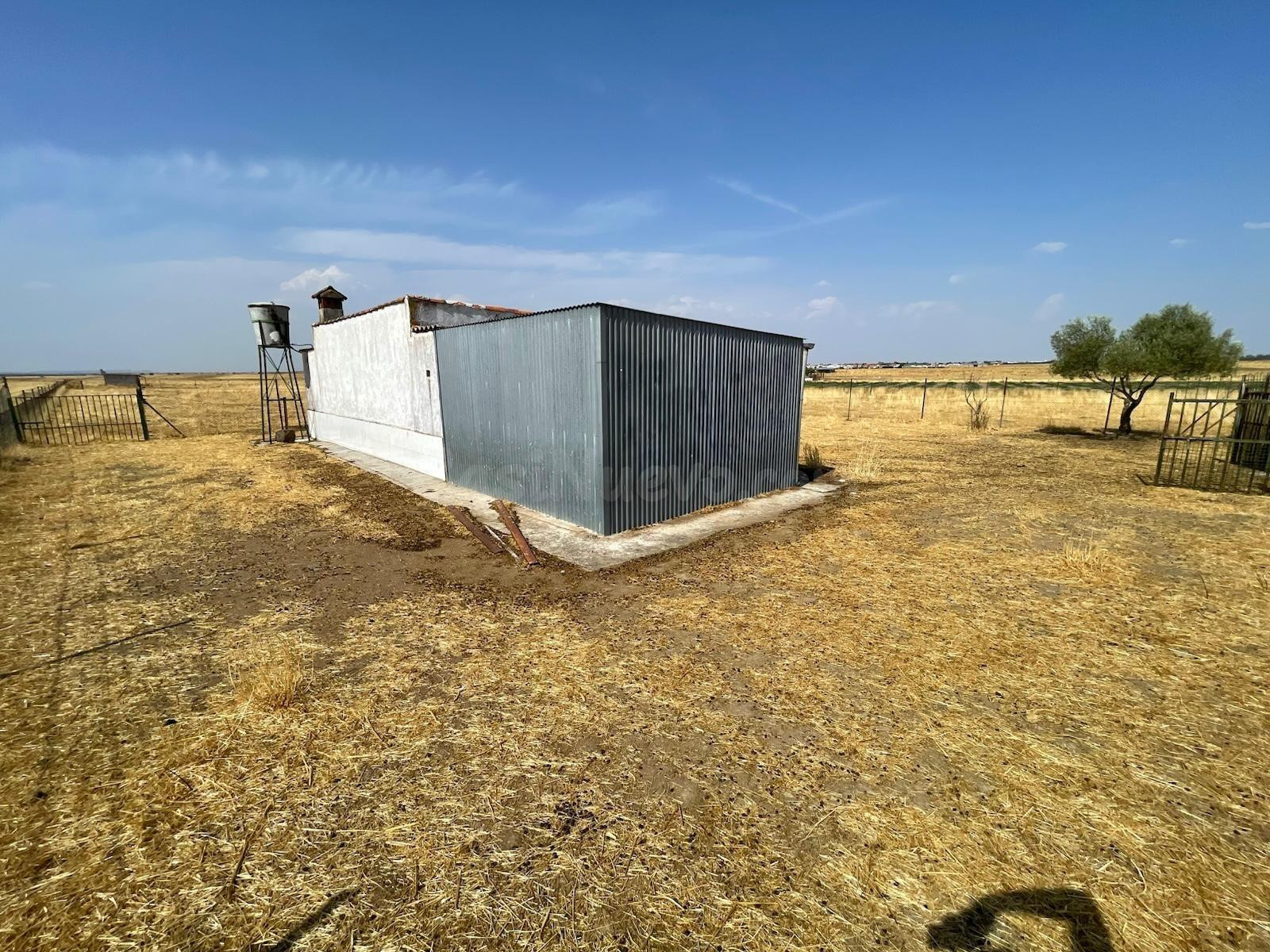 PARCELA RUSTICA DE 11418 METROS CON CONSTRUCCIÓN EN MALPARTI - foto 2