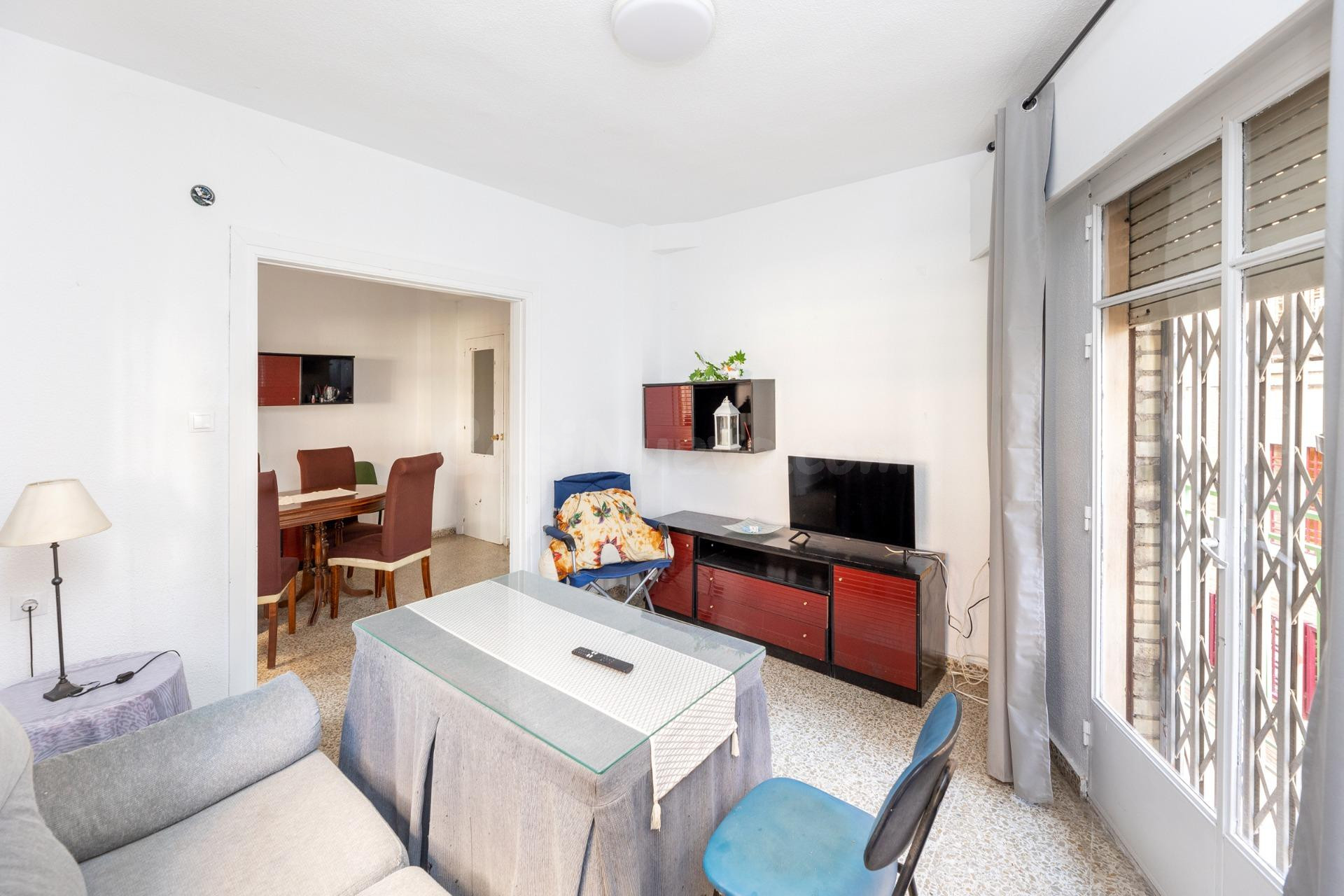 Venta de piso de 4 dormitorios y 2 baños en Granada (Zona Centro)