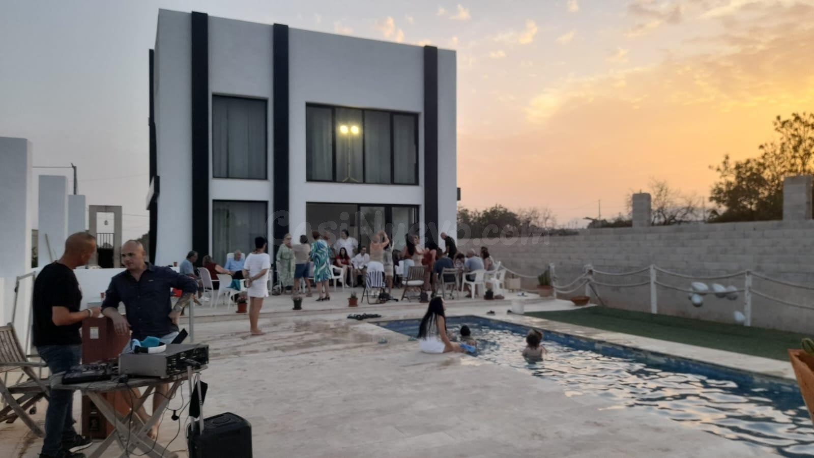 CHALET MODERNISTA EN PARTIDA LA RAMBLETA CREVILLENTE