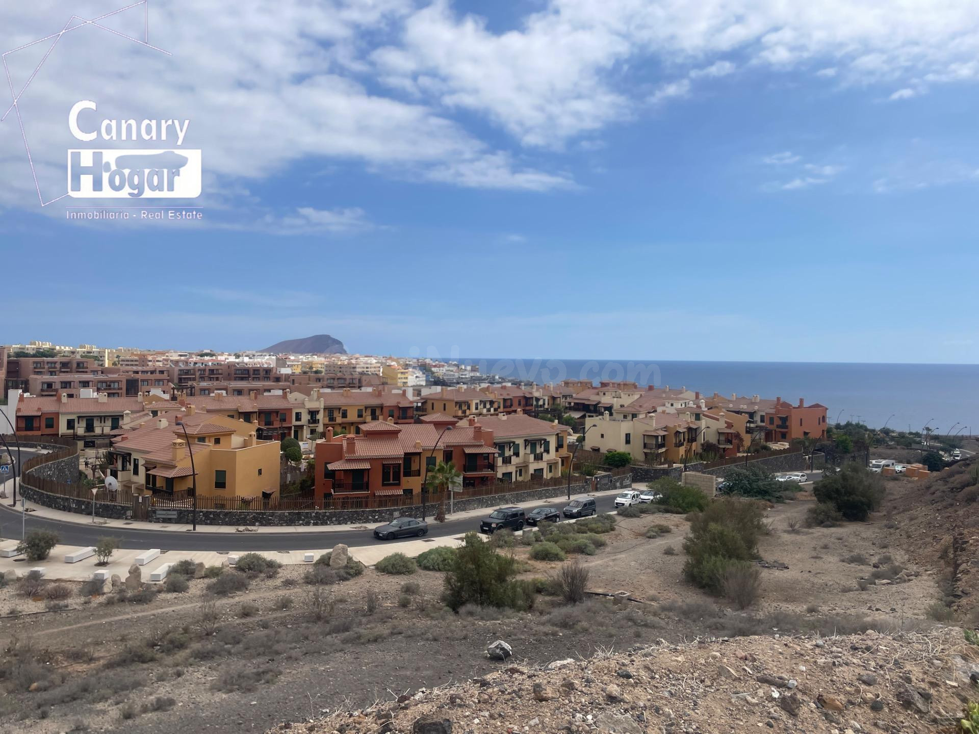 🏡 Exclusivos Chalets Adosados en Urbanización San Blas – Segunda Línea de Mar, Tenerife Sur