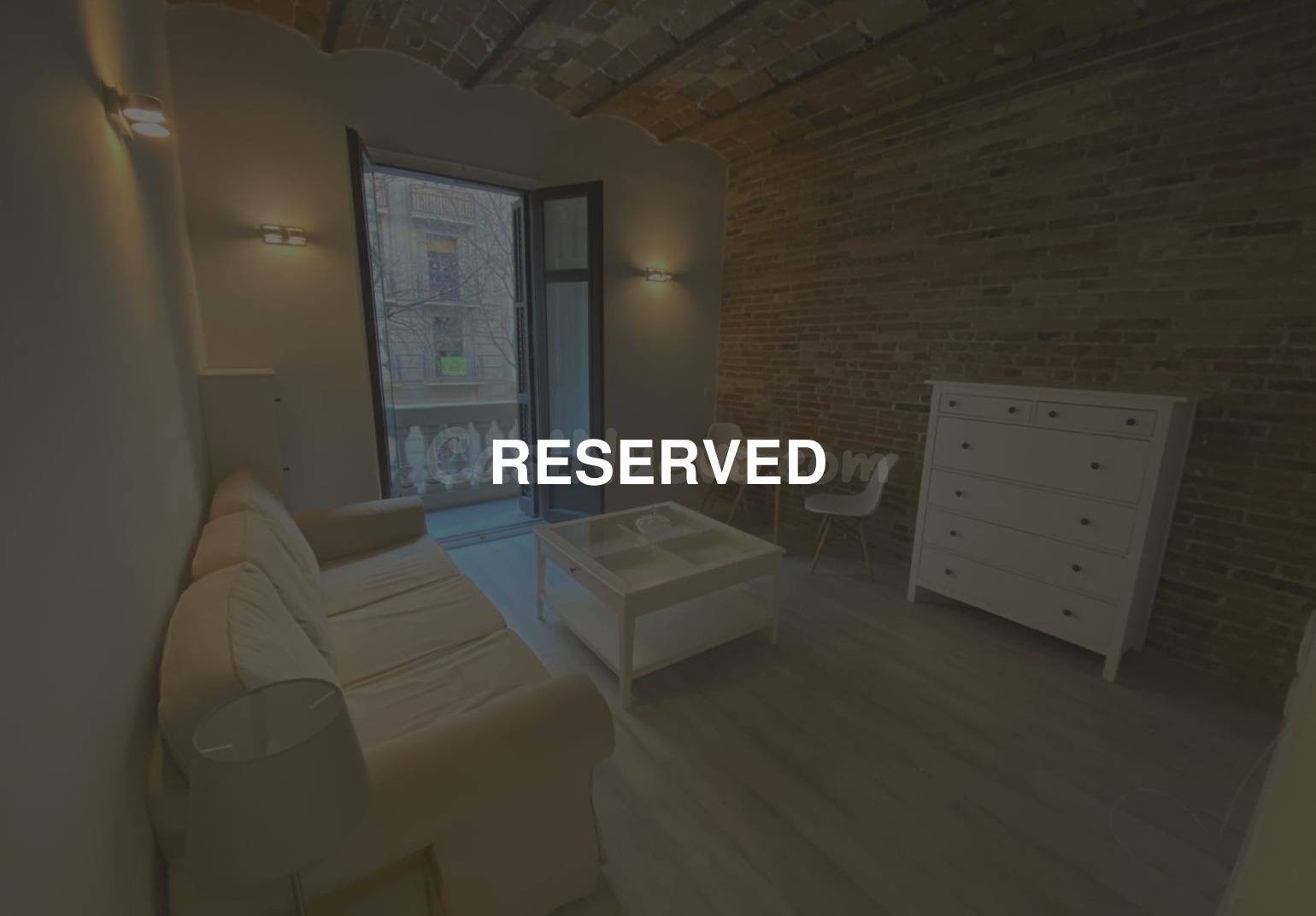 Apartamento con balcón junto a Passeig Sant Joan – Eixample