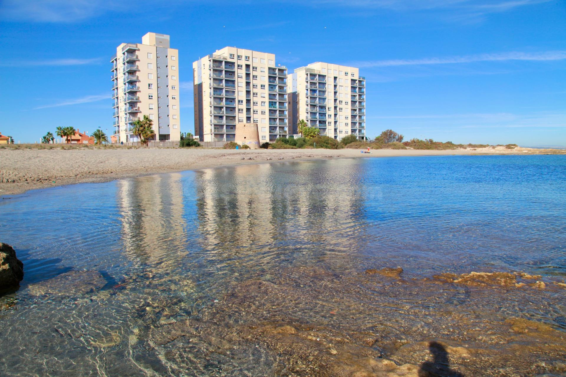 ¡Vivienda de Ensueño en Venta en La Manga con Impresionantes Vistas al Mediterráneo!