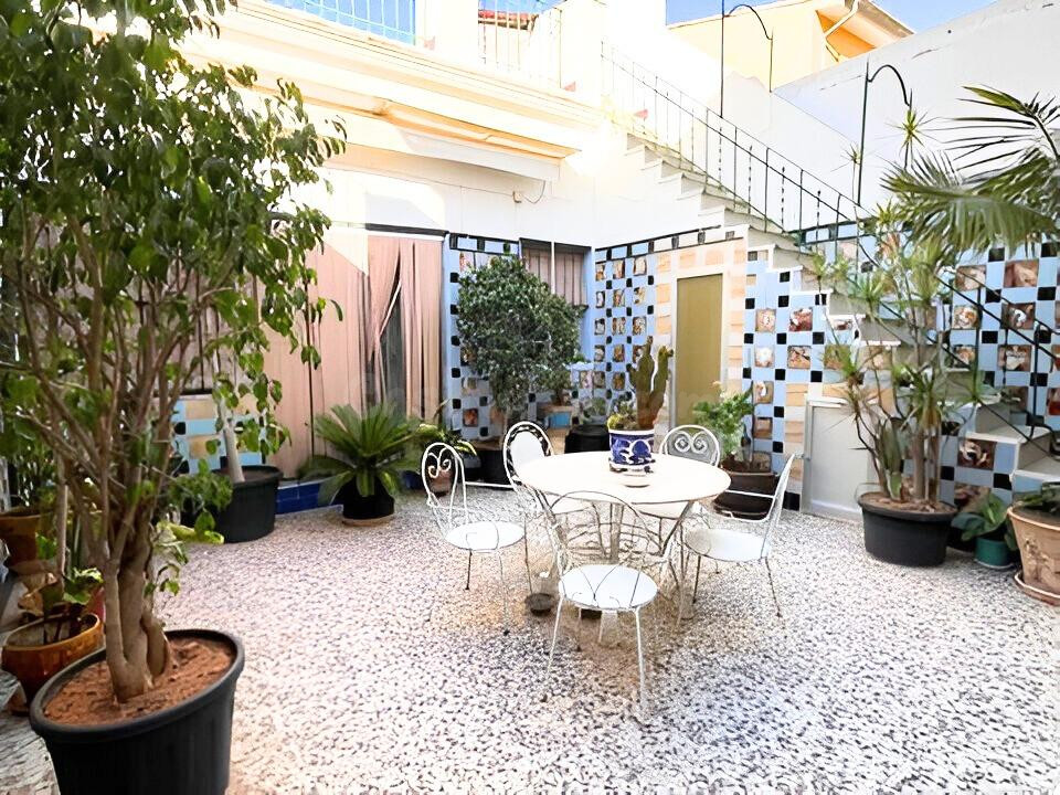 ¡¡¡ Amplia vivienda en Burjassot con doble terraza, garaje y