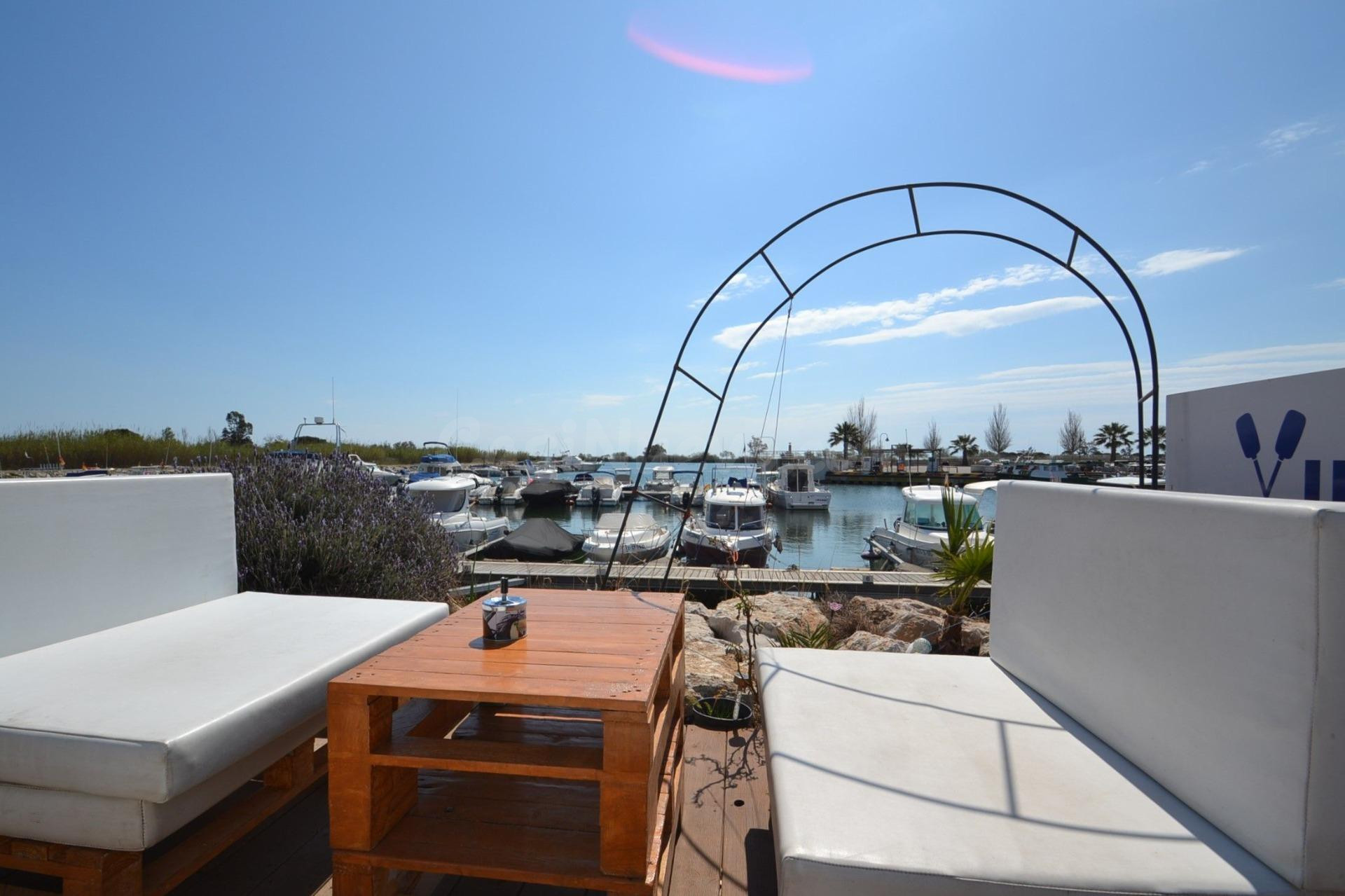 ¡Oportunidad de inversión en un Bar Restaurante en el puerto de Riumar!