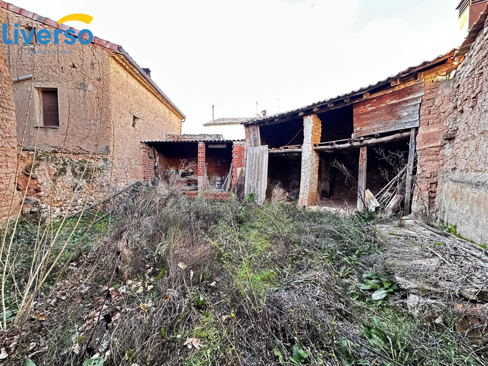 Oportunidad Única: Casa en Venta para Reformar a Tu Gusto - foto 3