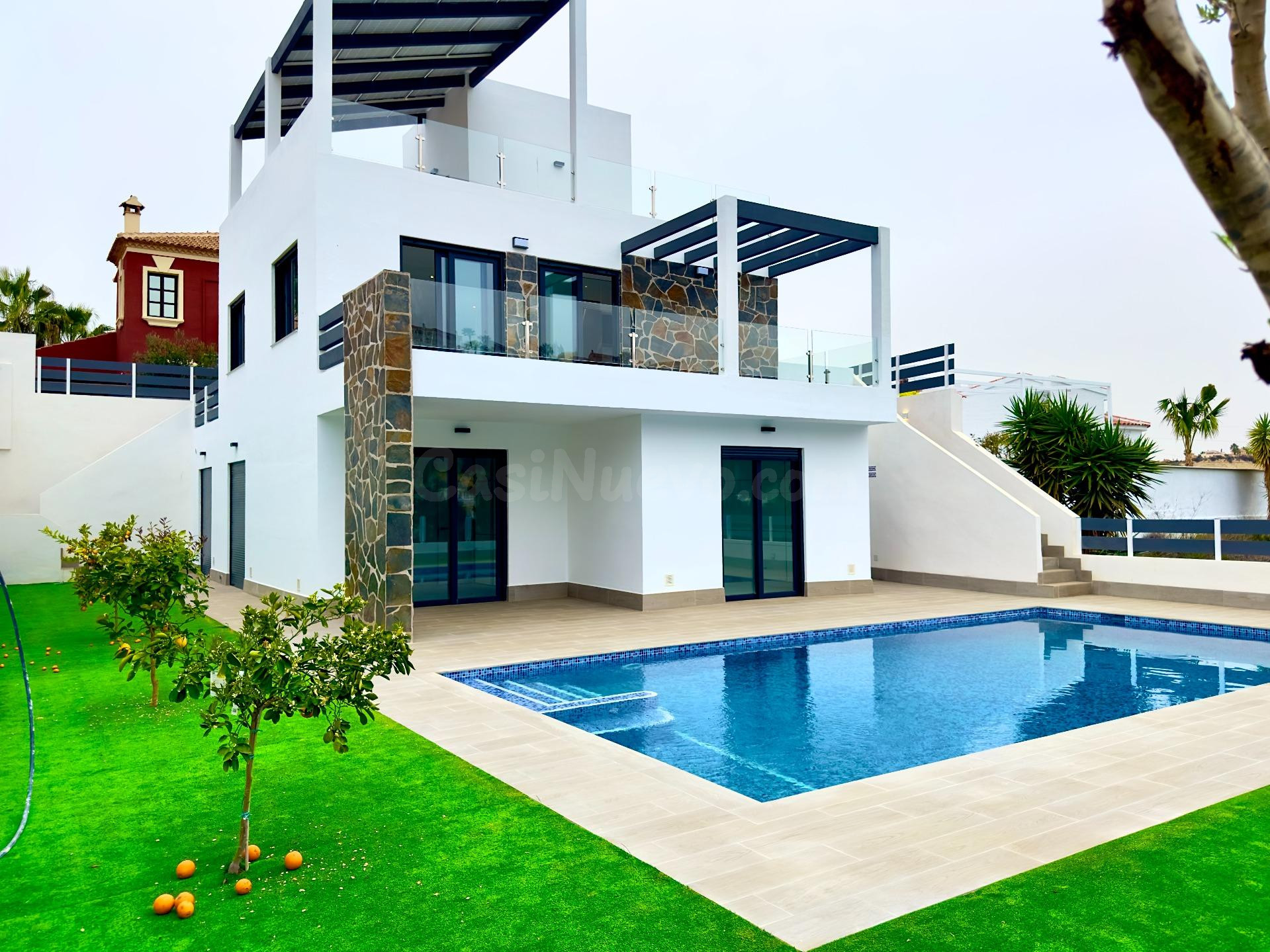 Vive el lujo en el paraíso del golf: ¡Tu nuevo hogar te espera en Ciudad Quesada!" ⛳🌞