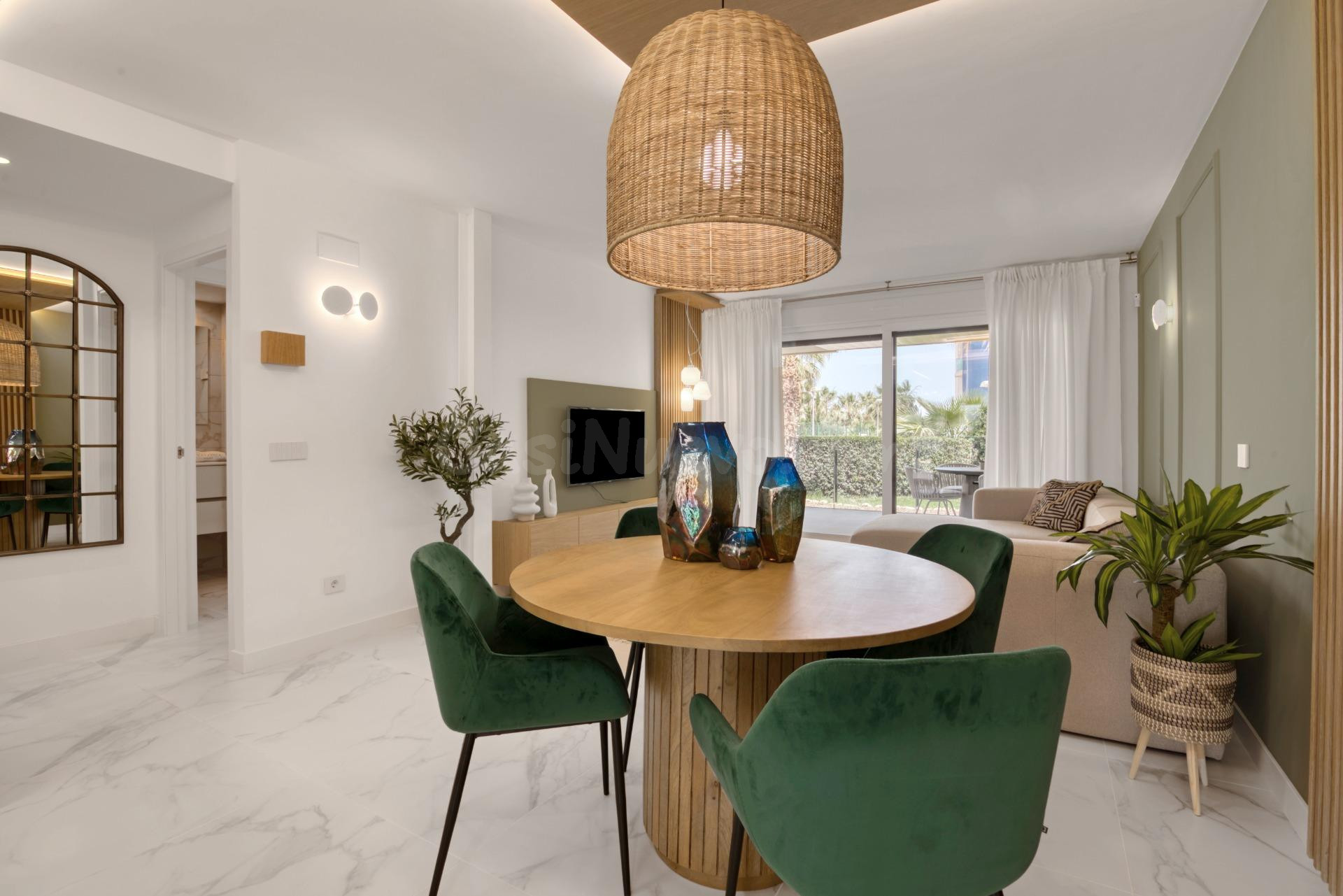 ATICO DE 2 DORMITORIOS Y 2 BAÑOS CON SOLARIUM PRIVADO DE  44 M2  Y VISTAS AL MAR EN PUNTA PRIMA!