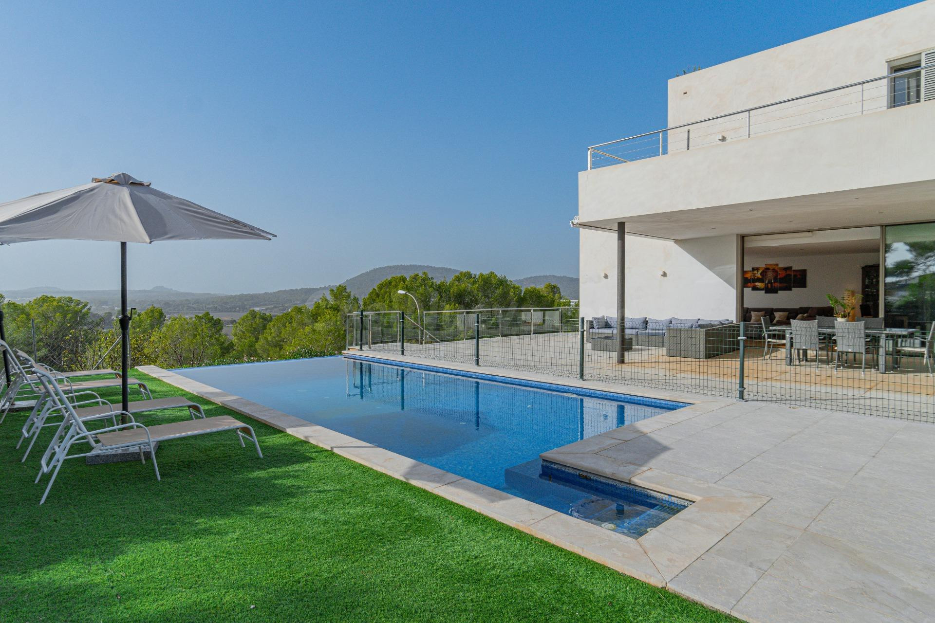 Moderna villa con piscina en Cala Vinyes - foto 2