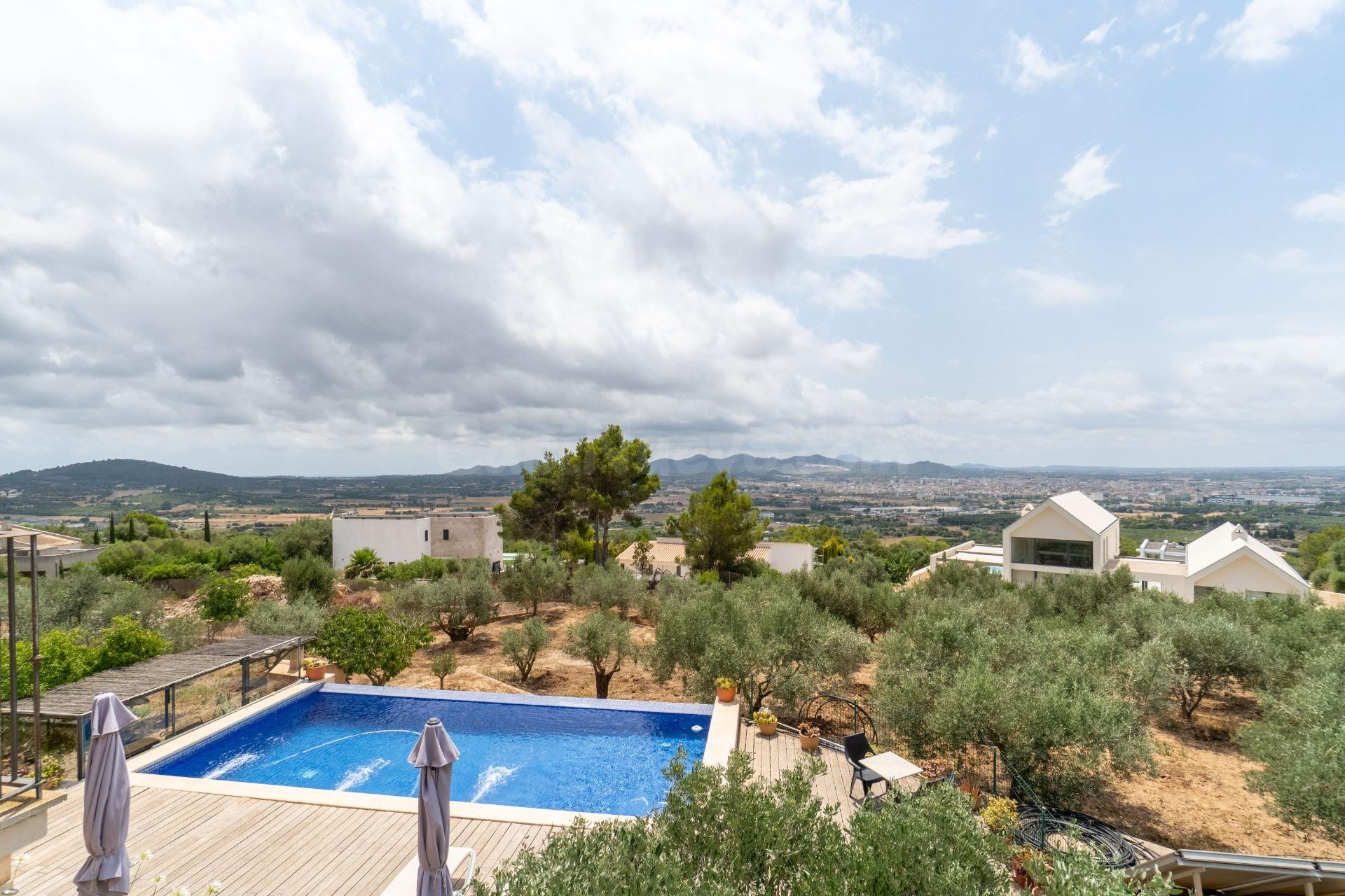 Chalet con piscina, licencia vacacional y vistas en Manacor - foto 2