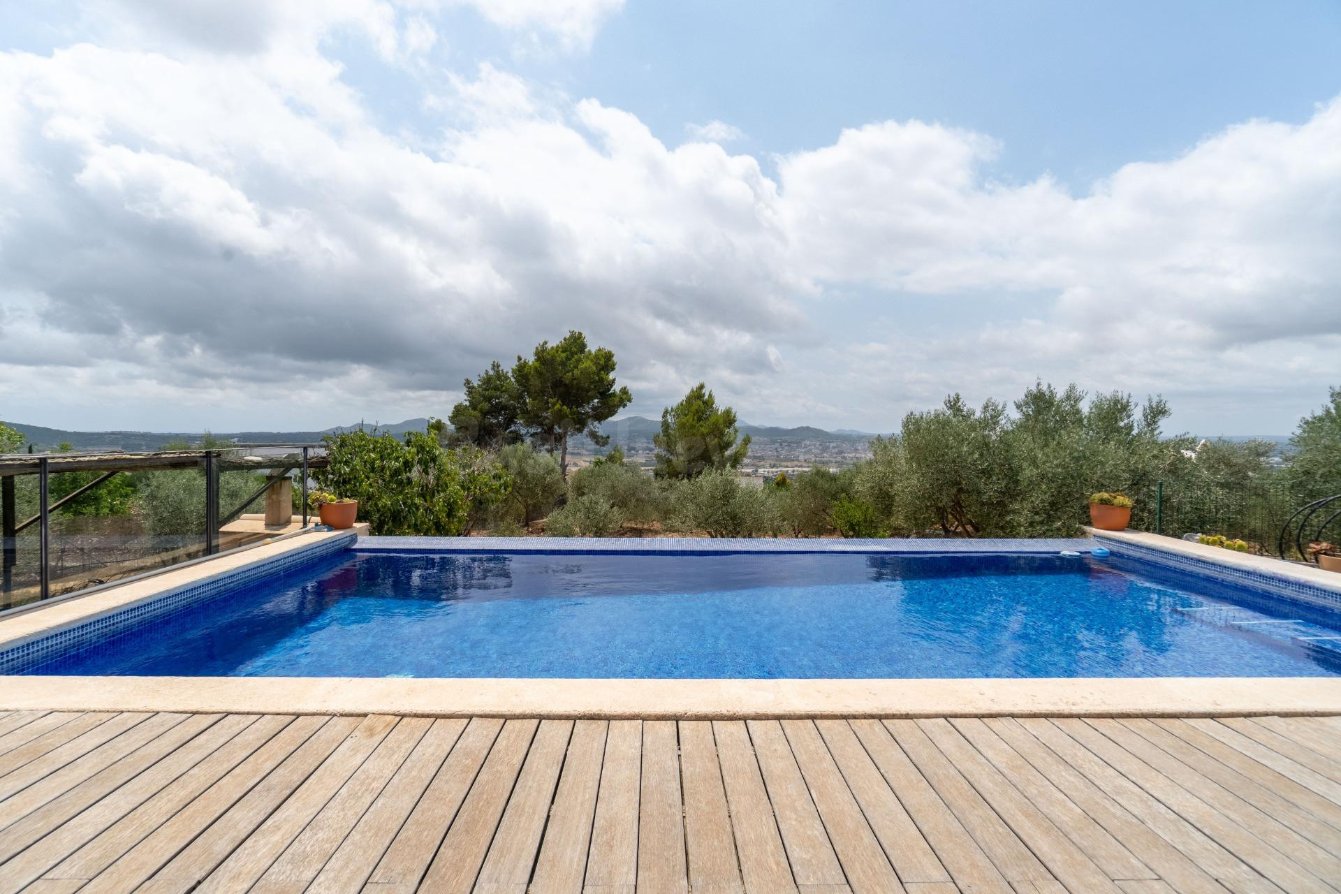 Chalet con piscina, licencia vacacional y vistas en Manacor - foto 3