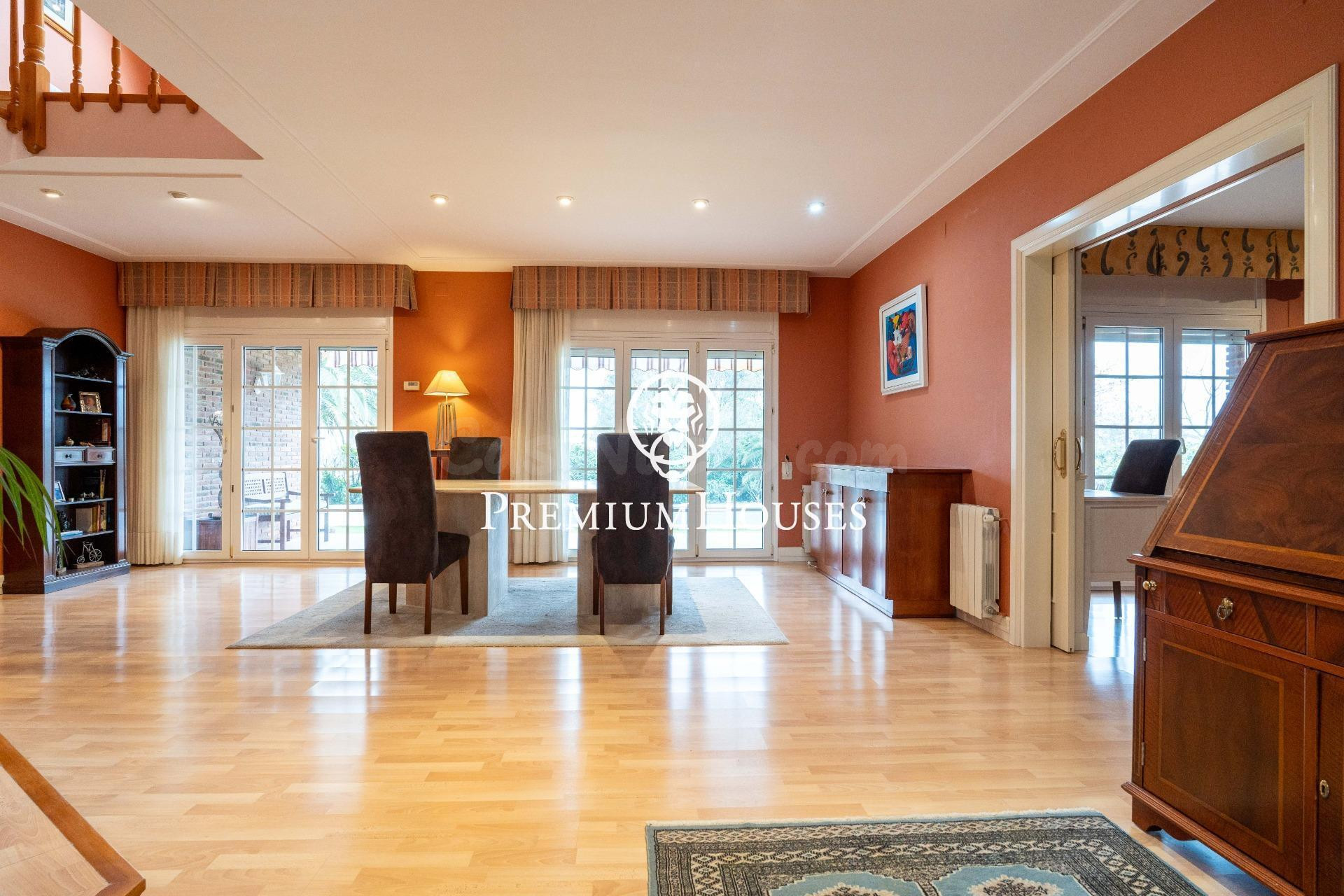 Casa con piscina y jardín en Valls - foto 3