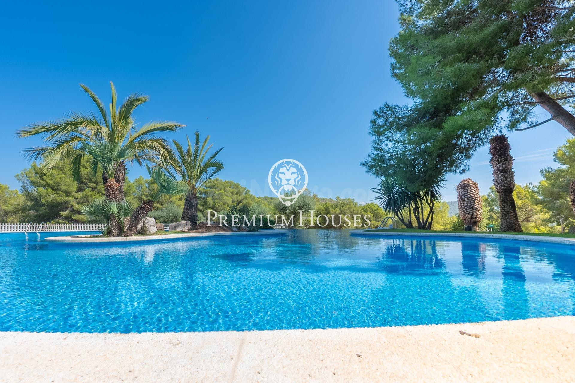 Adosado con piscina comunitaria y vistas del mar en Vallpine - foto 4