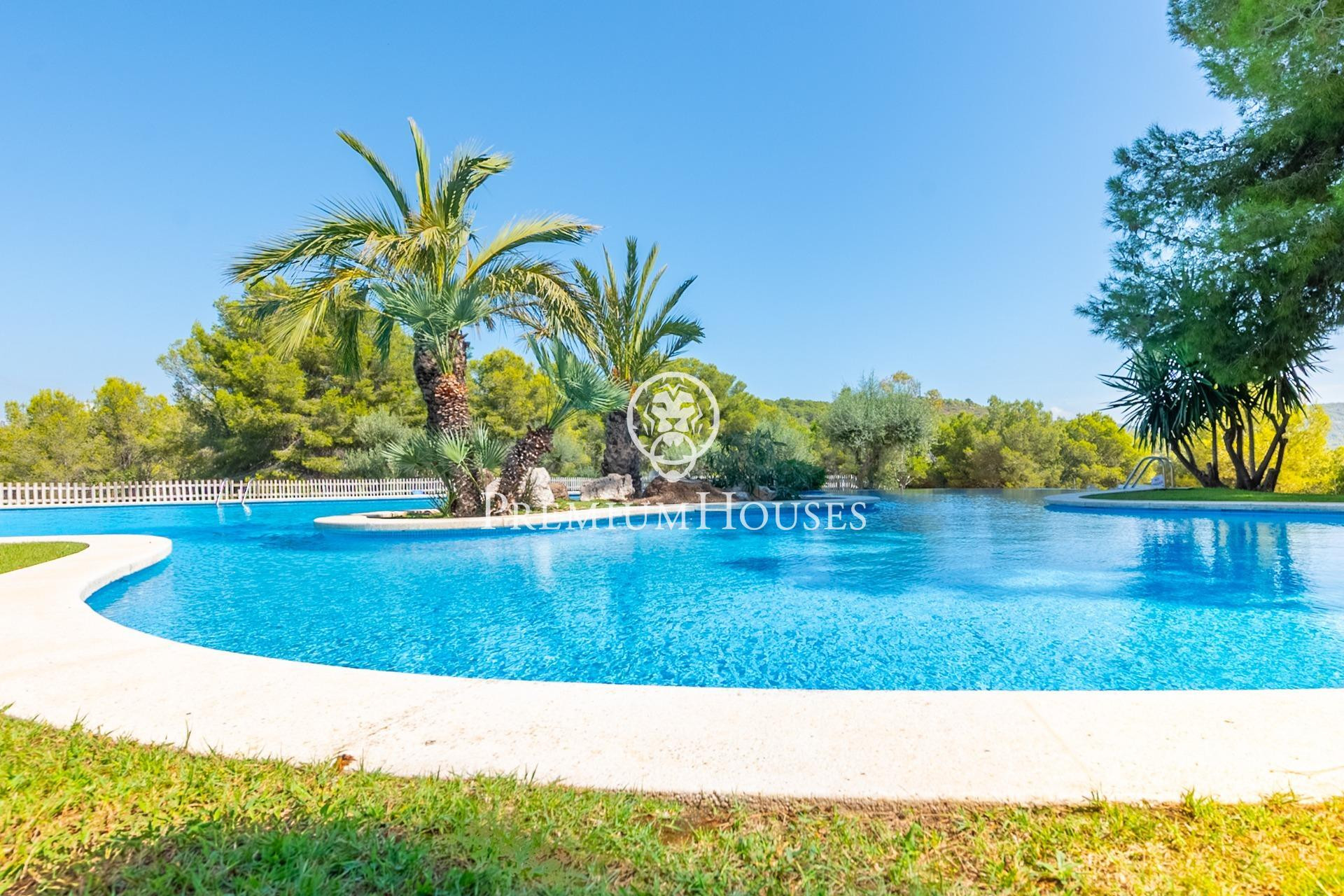 Adosado con piscina comunitaria y vistas del mar en Vallpine - foto 5