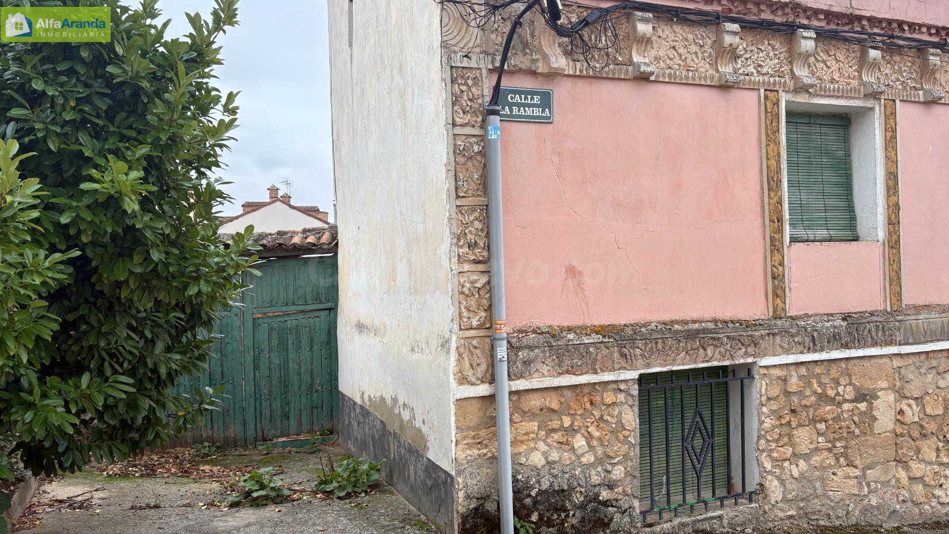 CASA CON TERRENO EN LA AGUILERA - foto 2