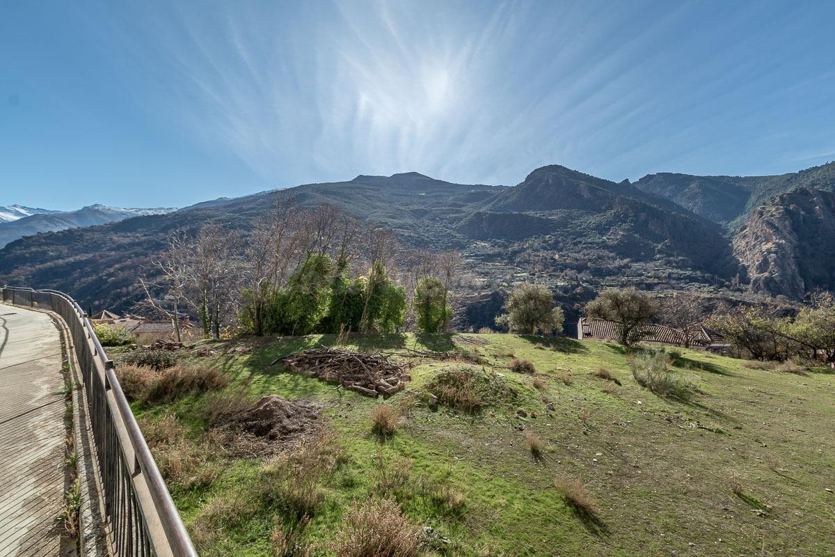 Magnífico terreno urbano en Güejar Sierra con estupendas vistas a la sierra.
